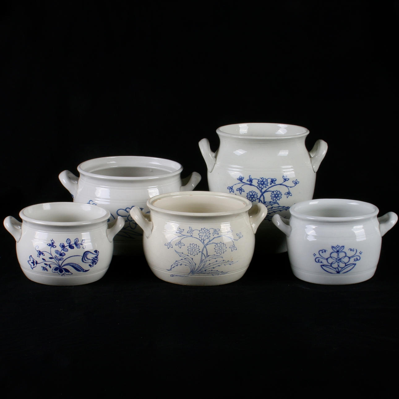 KRUS, 5 st. Stengods, delvis Rörstrand och Gustavsberg, 1900-tal.