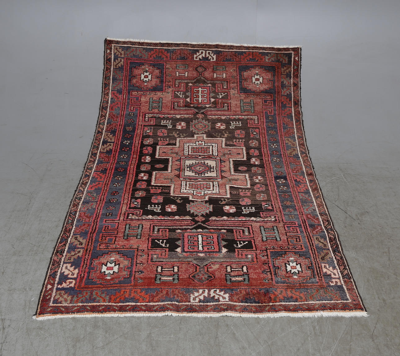 MATTA, Hamadan, ca. 135x90 cm.