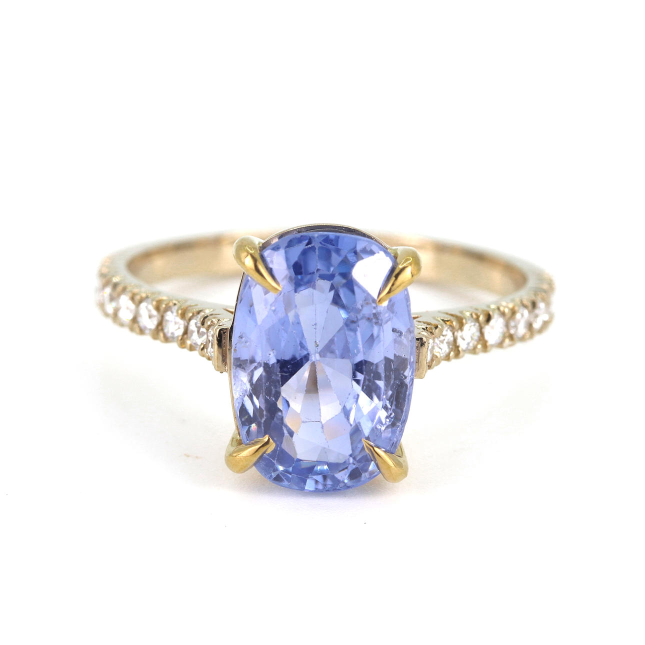 18CT GULD OUPPVÄRMD CEYLONSAFIR (6CT) & DIAMANTINFATTAD RING.