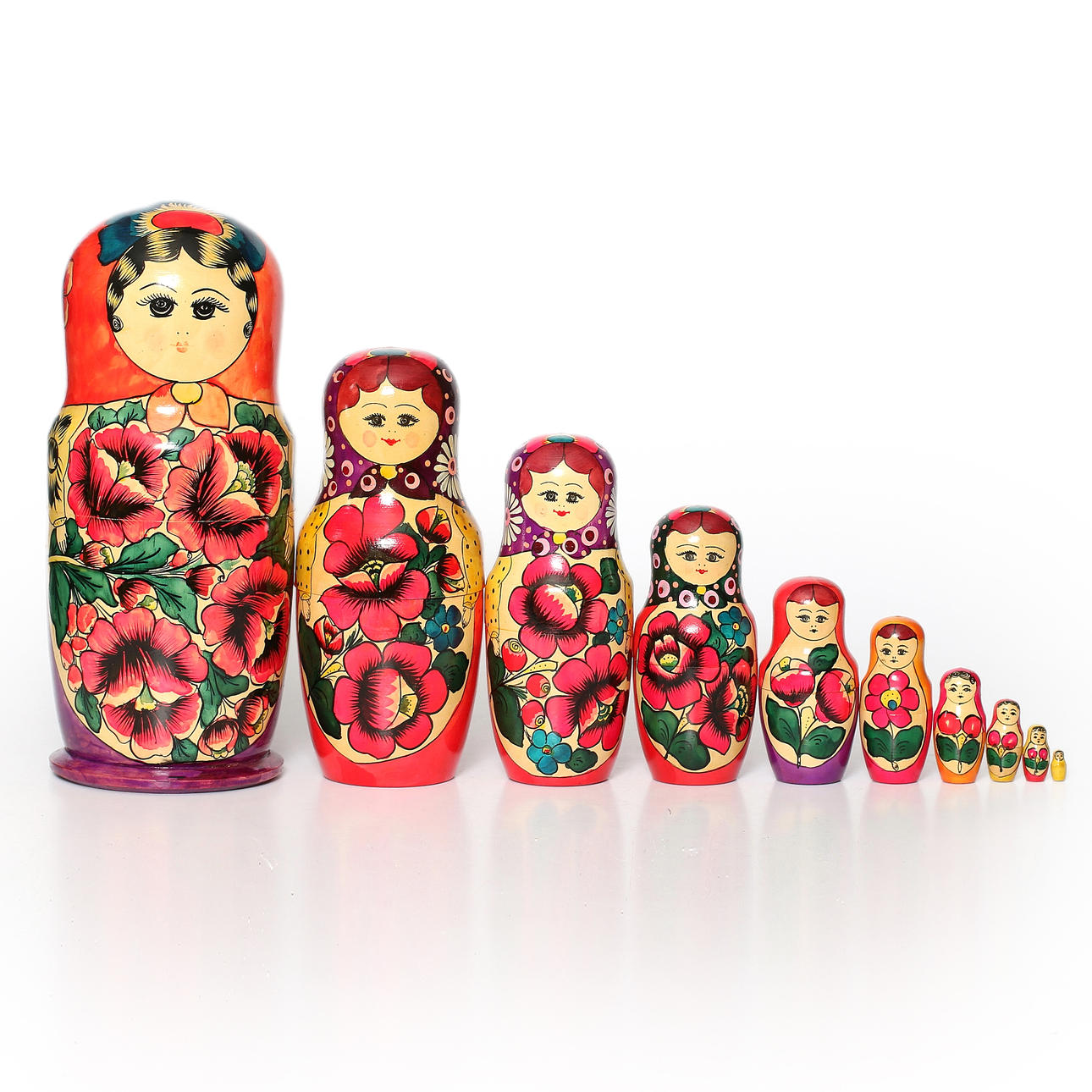 BABUSHKADOCKOR, trä, 10 st, Ryssland. 1900-tal.