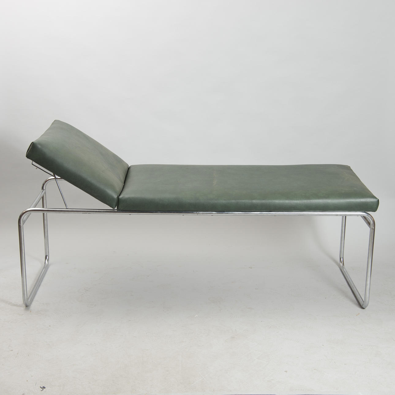 BRITS, Funkis, grönt konstläder med kromunderrede.