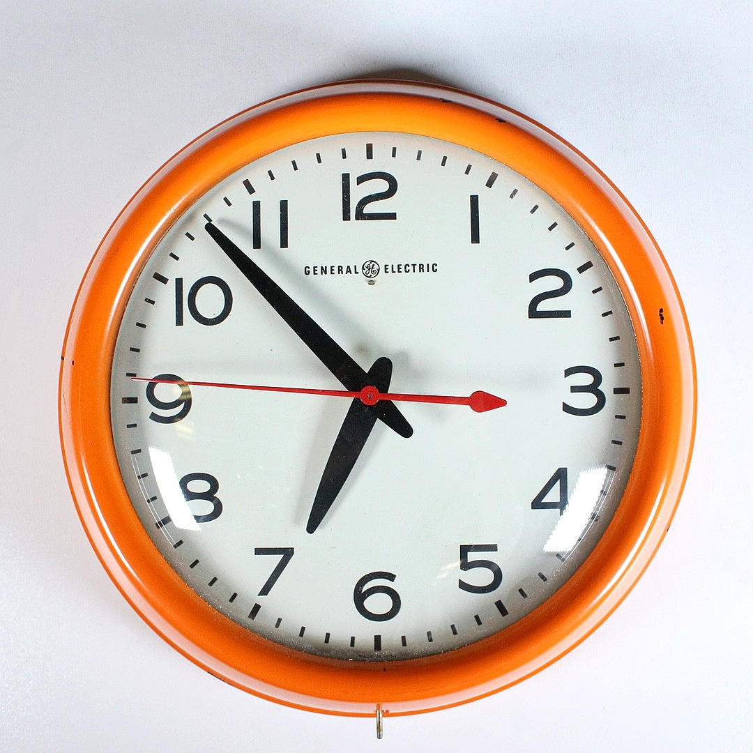 GENERAL ELECTRIC. Bakelite wall clock, 1950s. Clocks & Watches - Wall ...