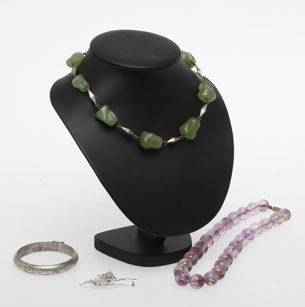 SMYCKEN, 4 delar, silver med bland annat stenar. 1900-tal.