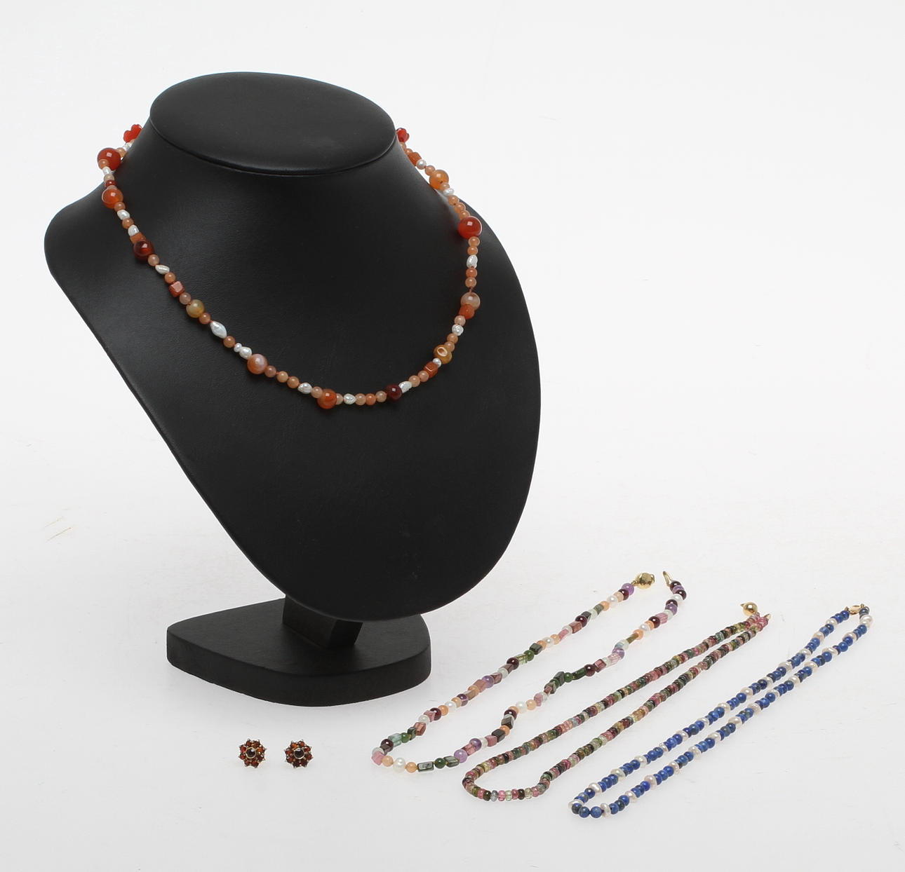 COLLIER, 4 st, samt örhängen, 1 par, 1900-tal.