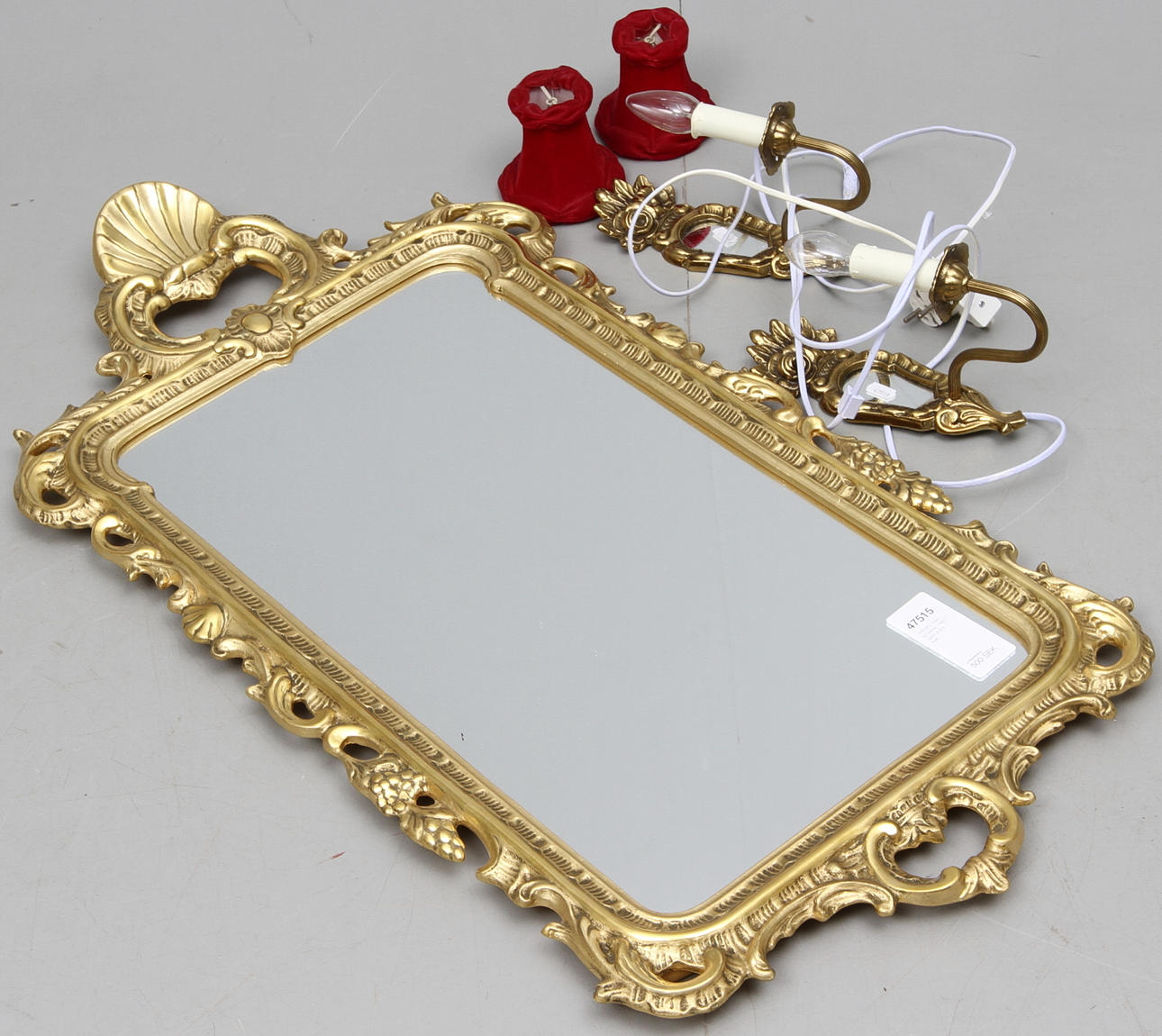 SPEGEL med lampetter. 1900-talets andra hälft.