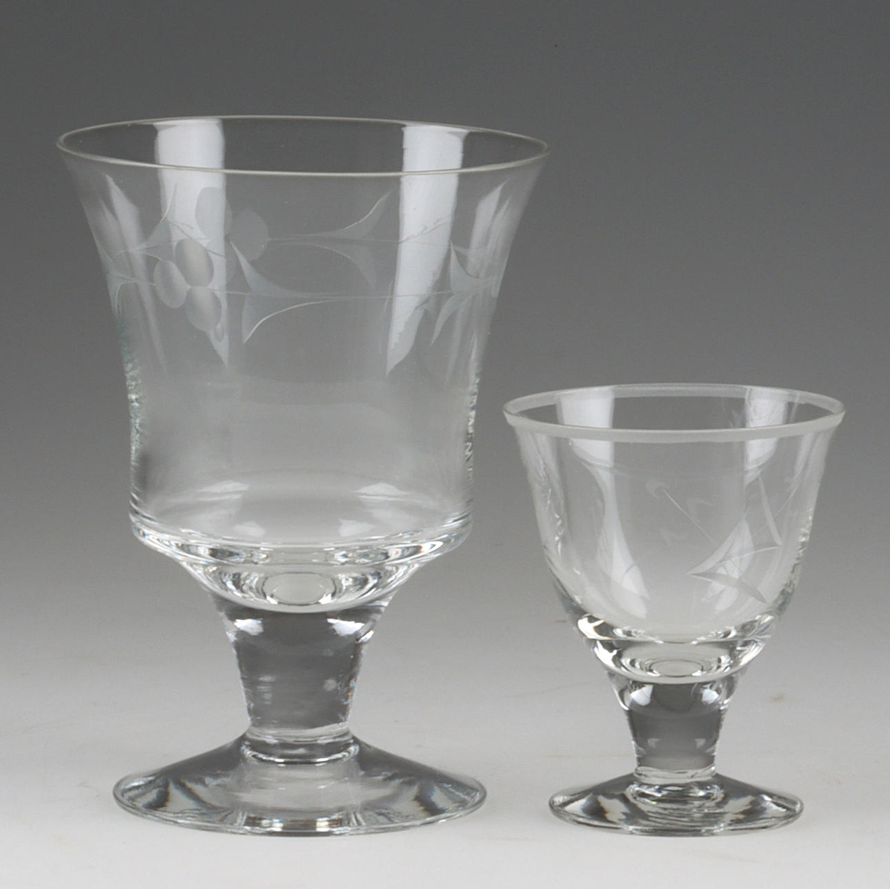A set of 15 20th century wine and liqueur glasses. Glass - Utility glass -  Auctionet