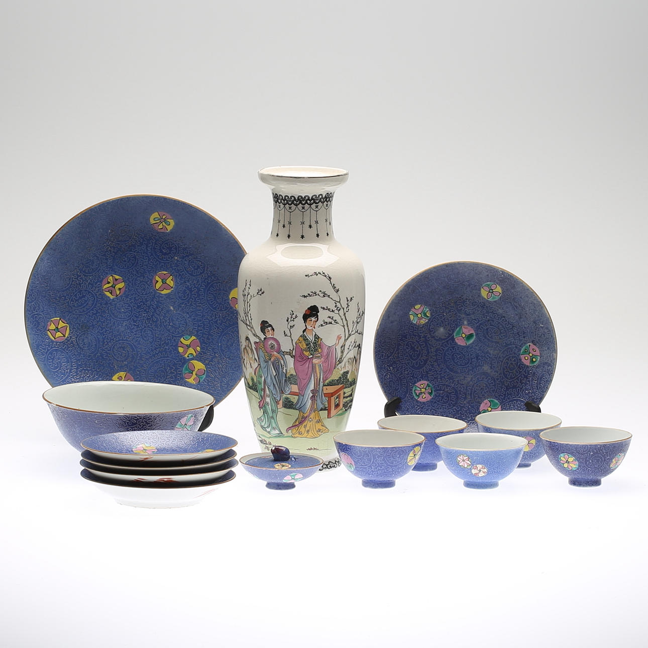 PORSLINSFÖREMÅL, 14 st, Kina, 1900-tal.