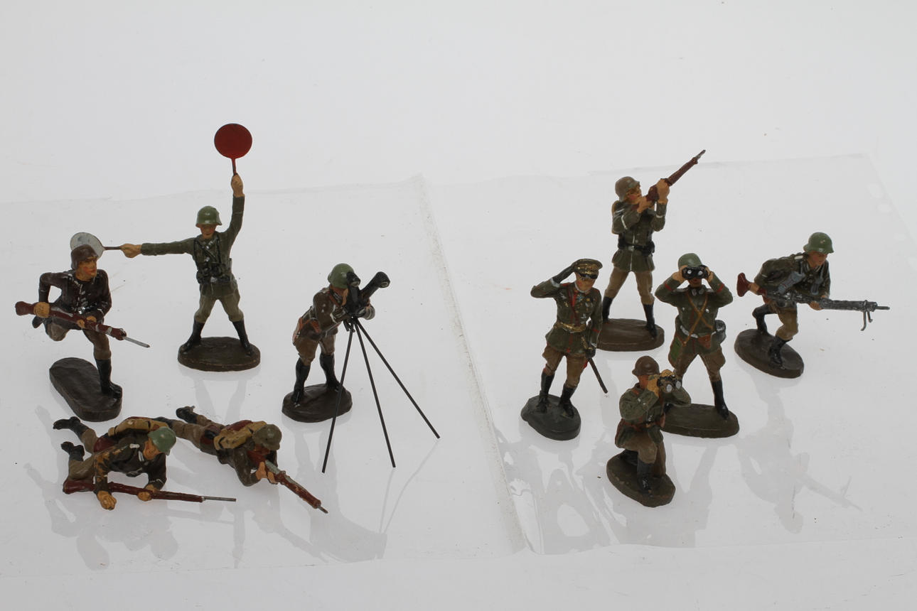 ELASTOLIN 10 tyska soldater . (parti A).