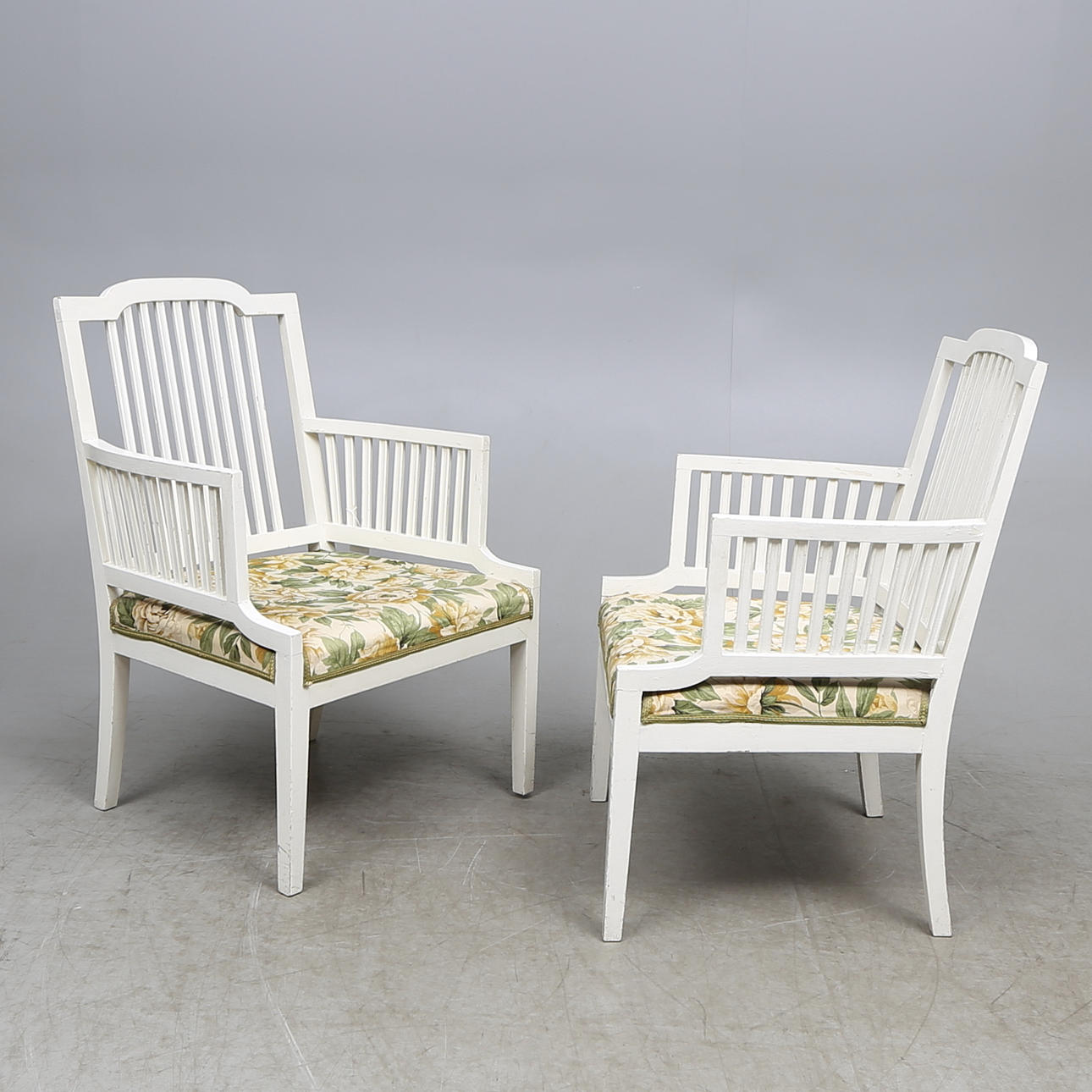 KARMSTOLAR, ett par, Carl Larssonstil, 1920-tal.