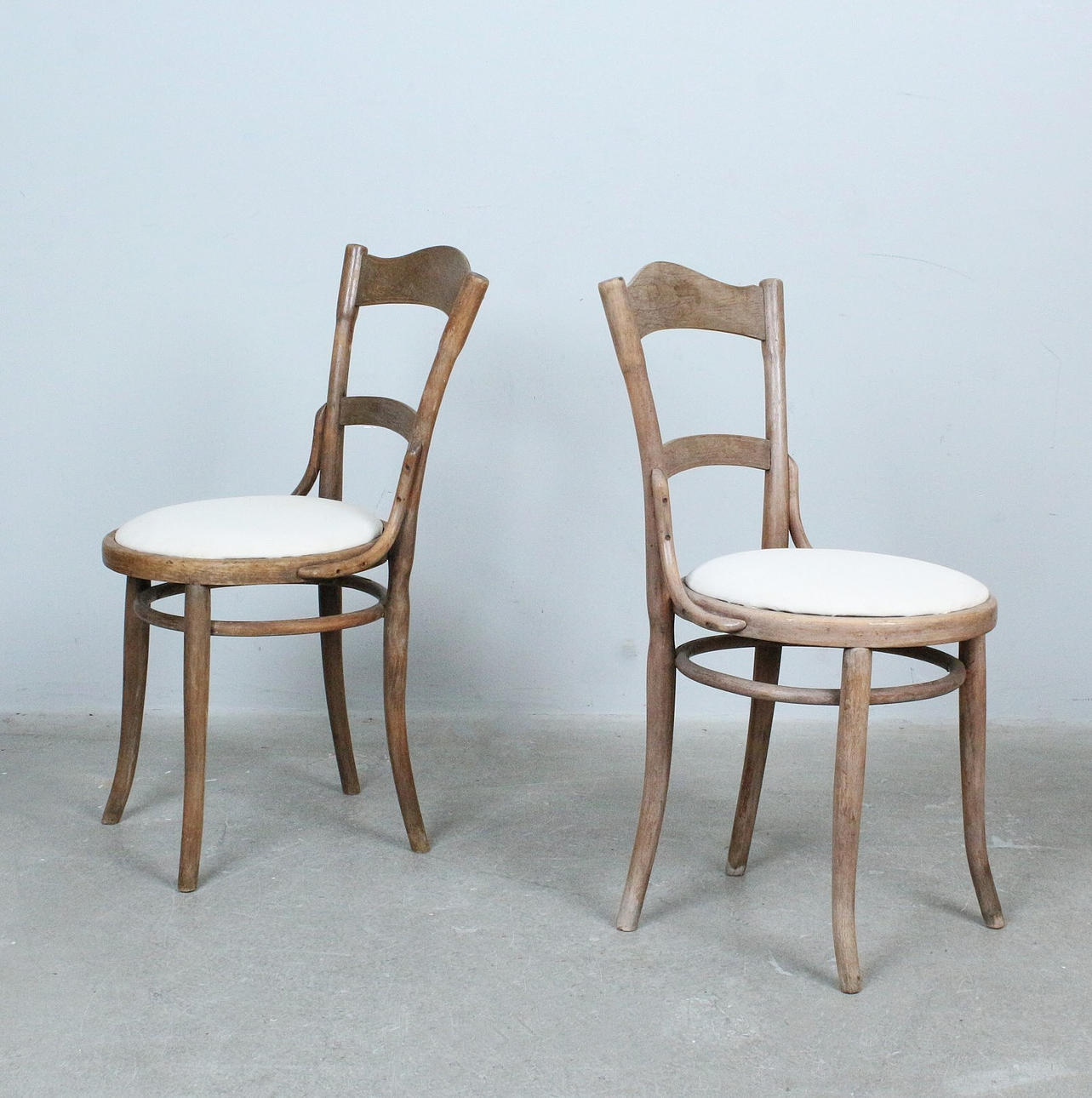 JACOB & JOSEF KOHN. STOLAR/CAFÉHUSSTOLAR, ett par, böjträ, Wien. Möbler ...