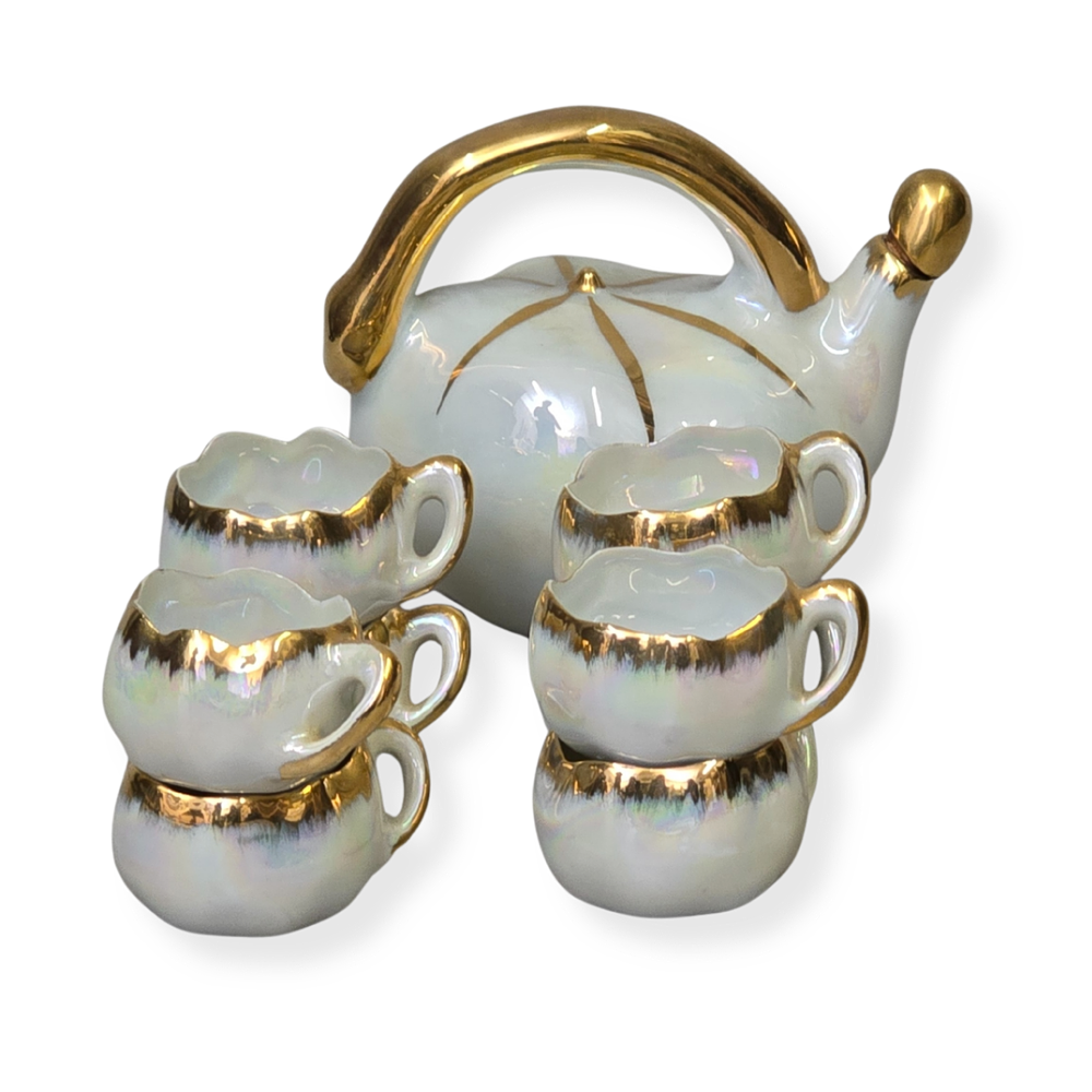 SAKE SET JUG AND 8 SERVICES.