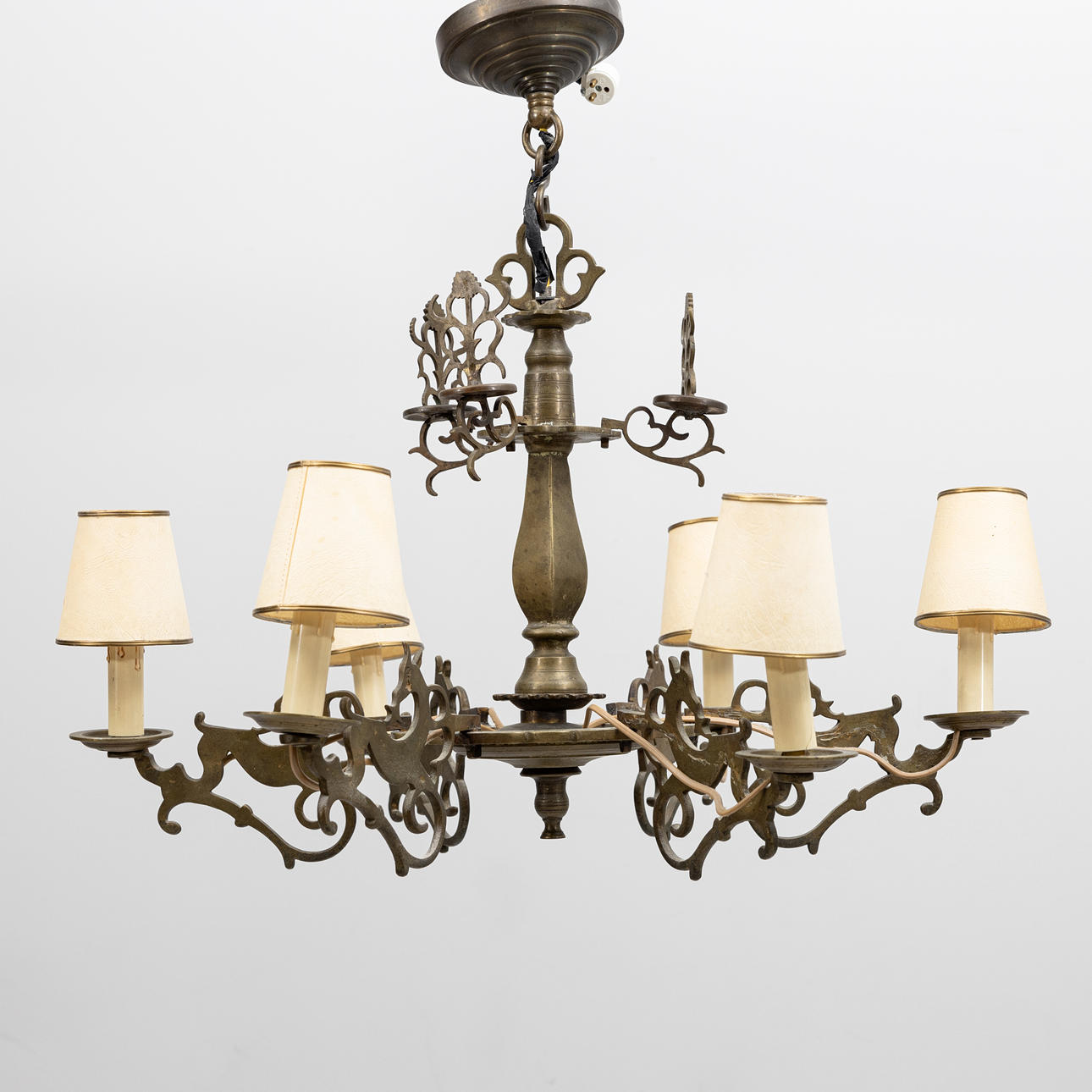 LJUSKRONA, mässing, barockstil, 1900-talets första hälft. Höjd ca 67 cm ...