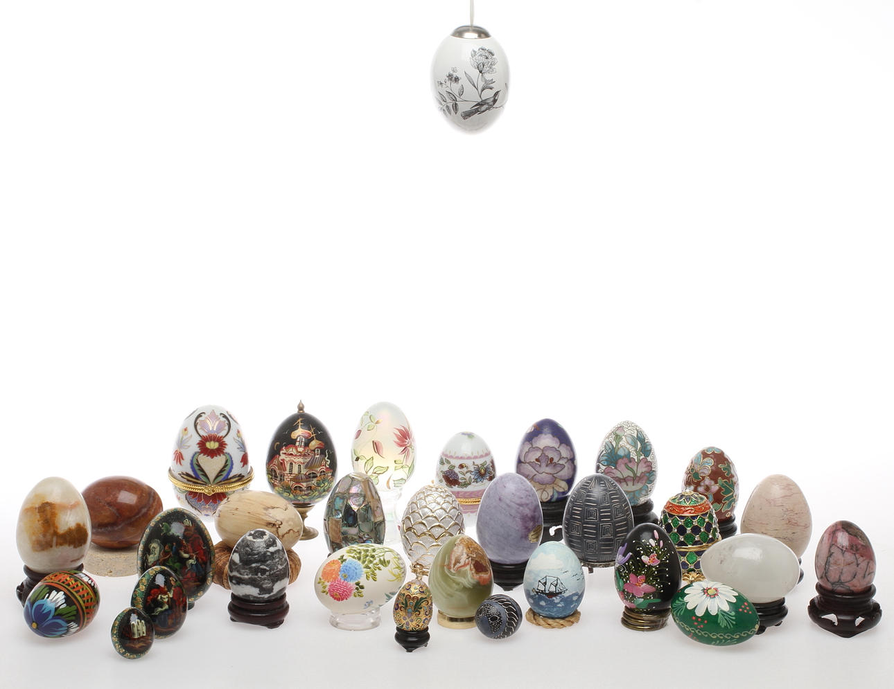 SAMLING ÄGG, 31 st, varierande material och ursprung, 1900/2000-tal.