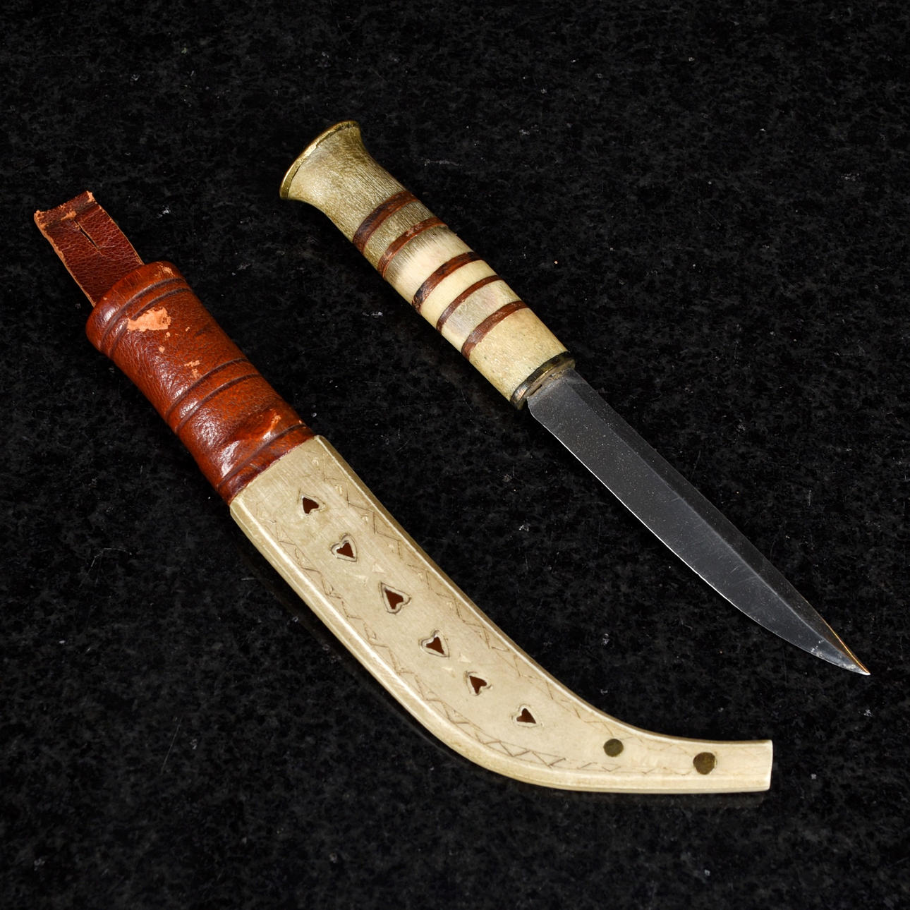 Half-horn knife, Same-forged 20th century.
