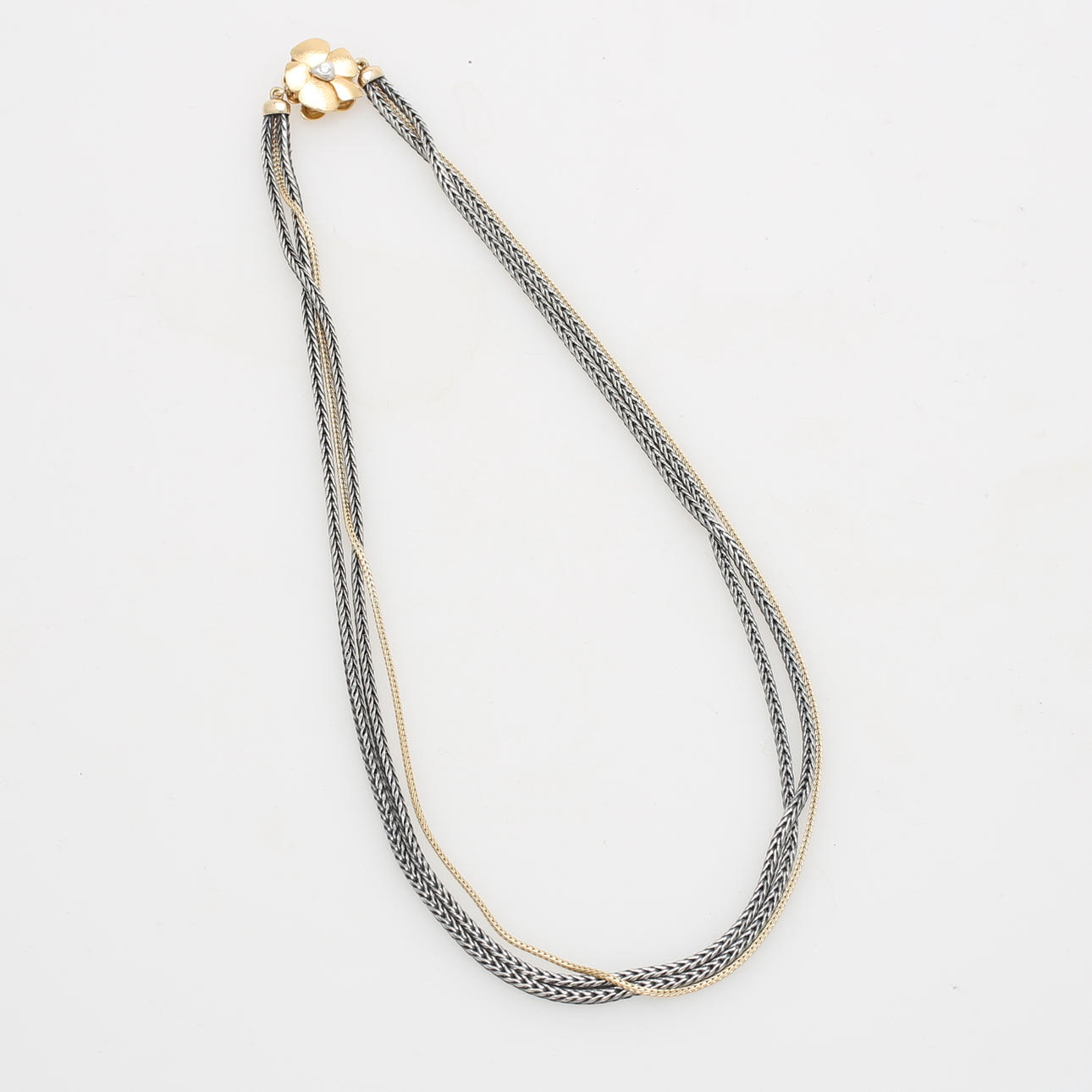 OLE LYNGGAARD. HALSBAND, guld och silver samt briljanter 0,06ct.