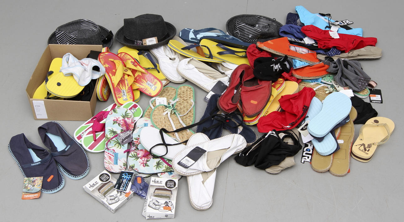 SPEEDOS SOLGLASÖGON OCH STRANDTOFFLOR, ca 40 del nytt, konkurs efter fist aid.