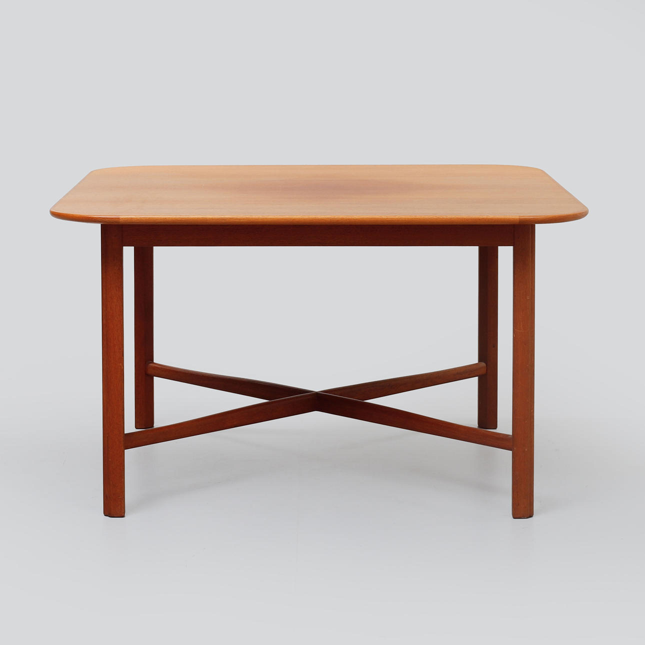 Ein Kaffeetisch aus der zweiten Hälfte des 20. Jahrhunderts.