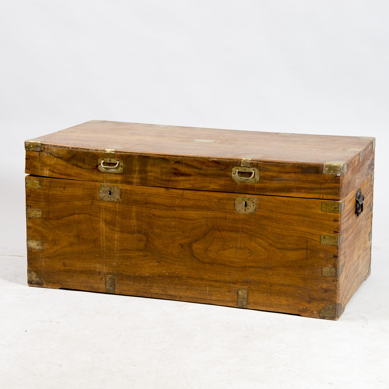 KAMFERKISTA, asien, 1900-talets senare hälft.