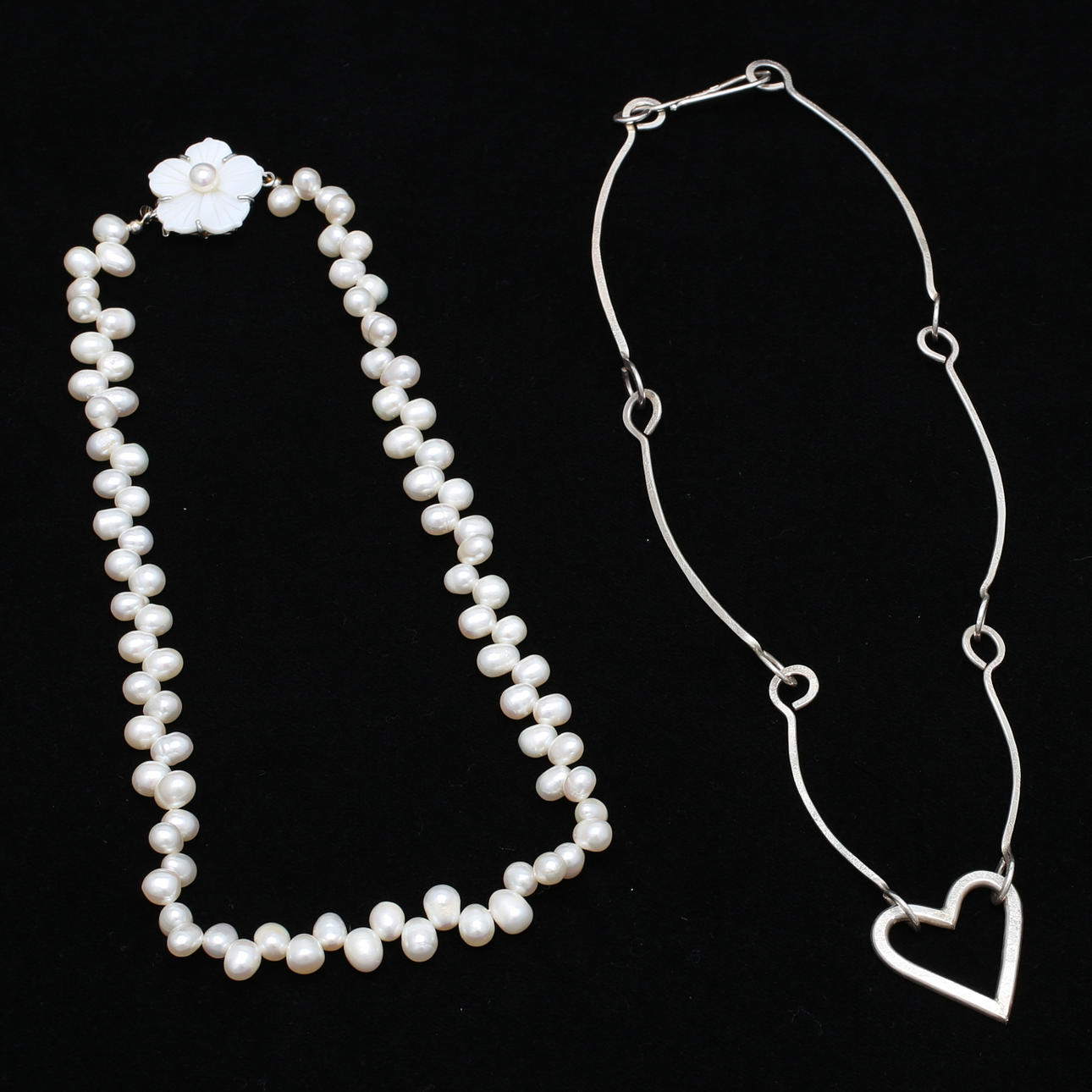 HALSBAND, silver, design Maria Drugge, Drugge Smycken vikt 18 gram samt pärlhalsband.