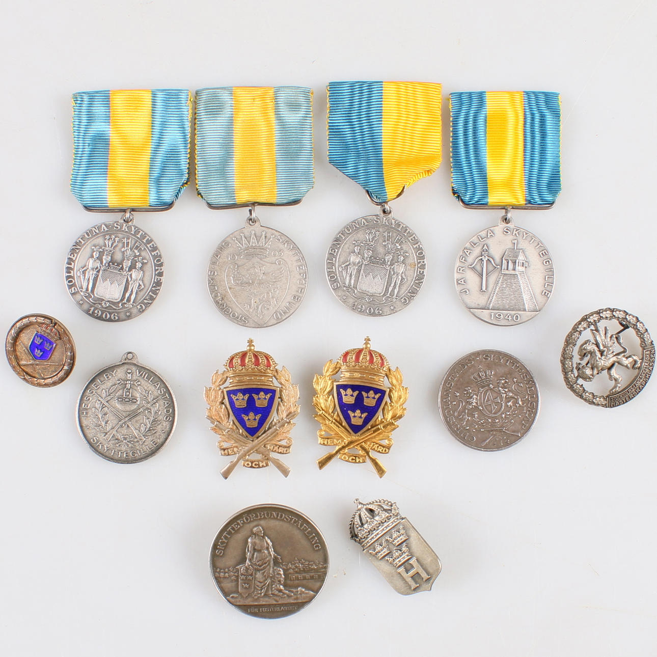 MEDALJER, silver, vikt ca 181 gram.