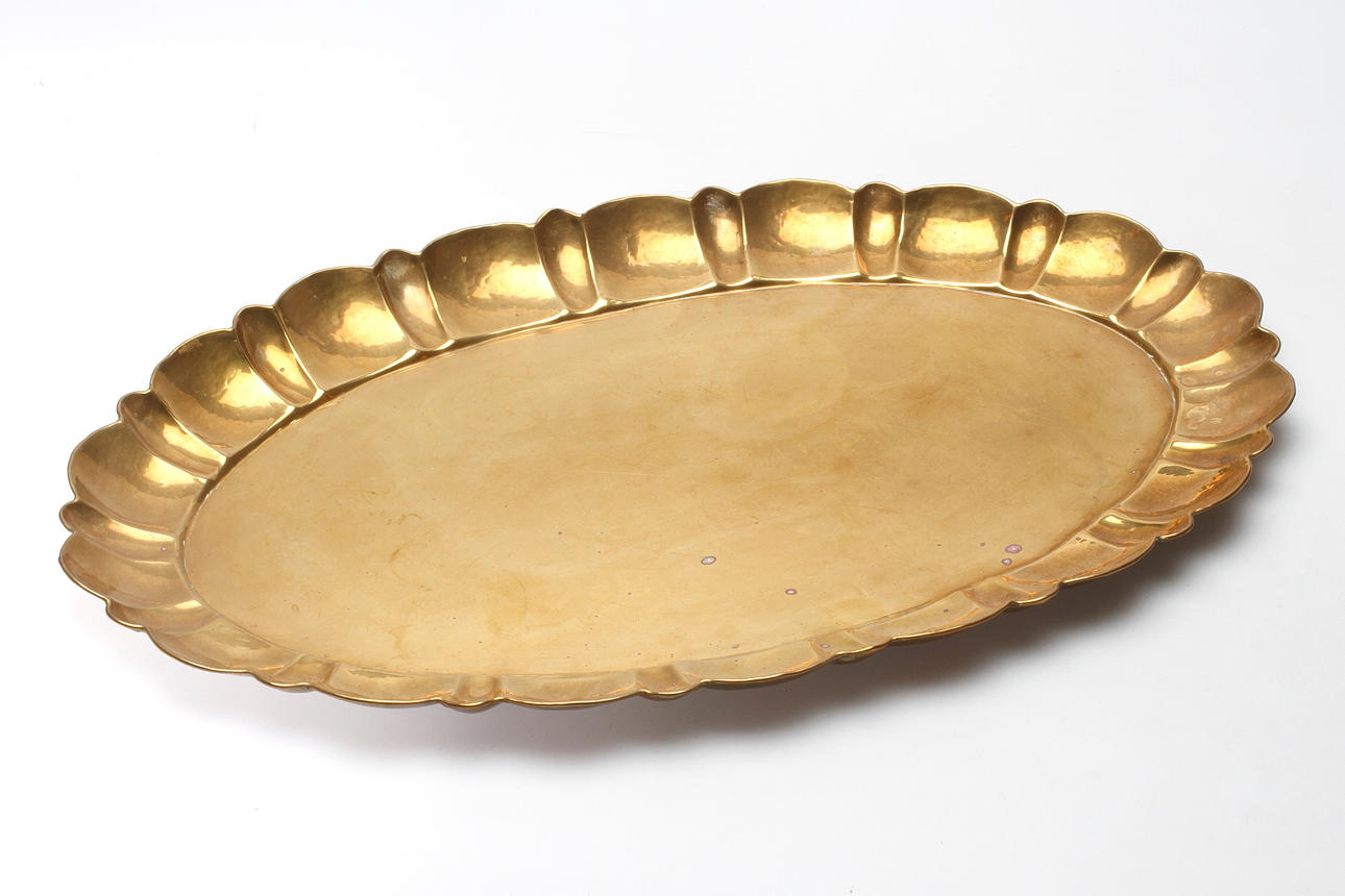 BRICKA, mässing, Lars Holmström, Arvika.