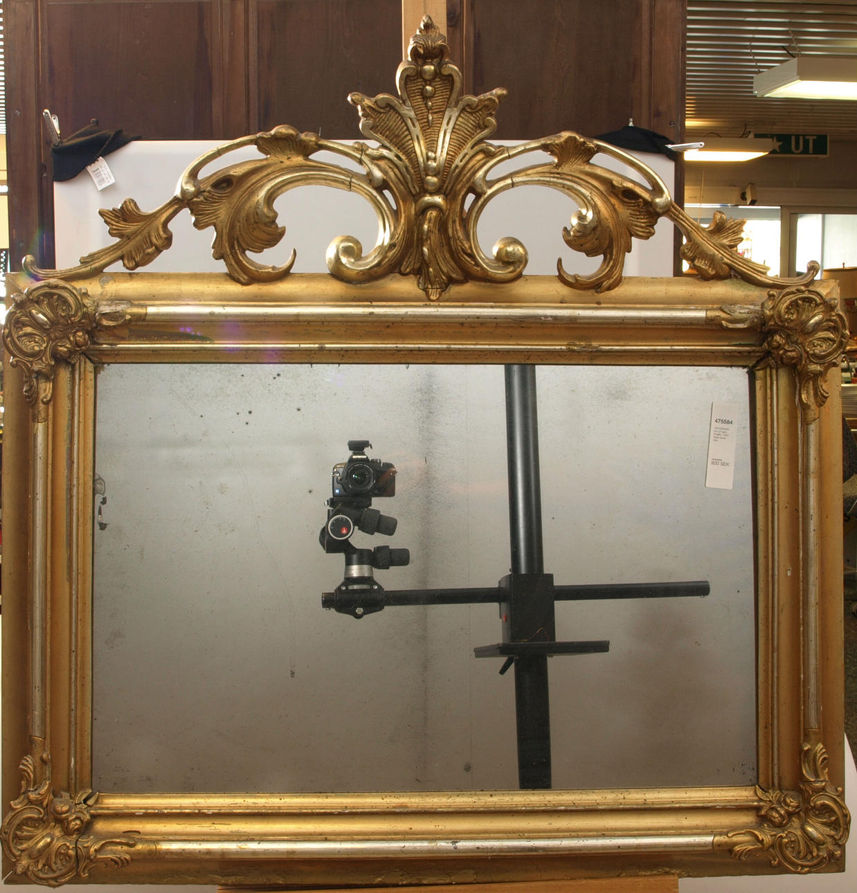 VÄGGSPEGEL, trä och gips, förgylld, 1800-talets andra hälft.