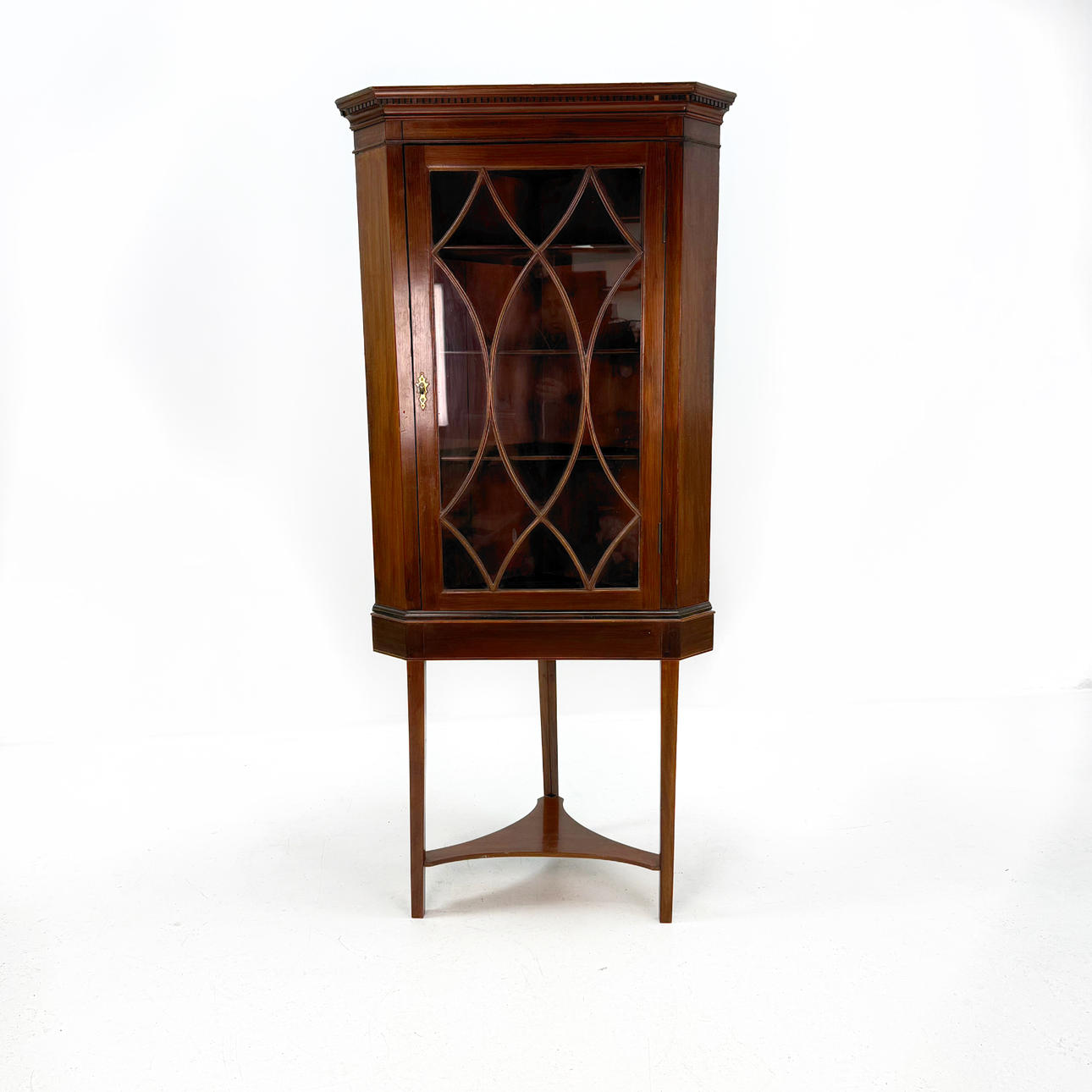 CORNER CABINET - Edwardian style display case, 18th/190s.