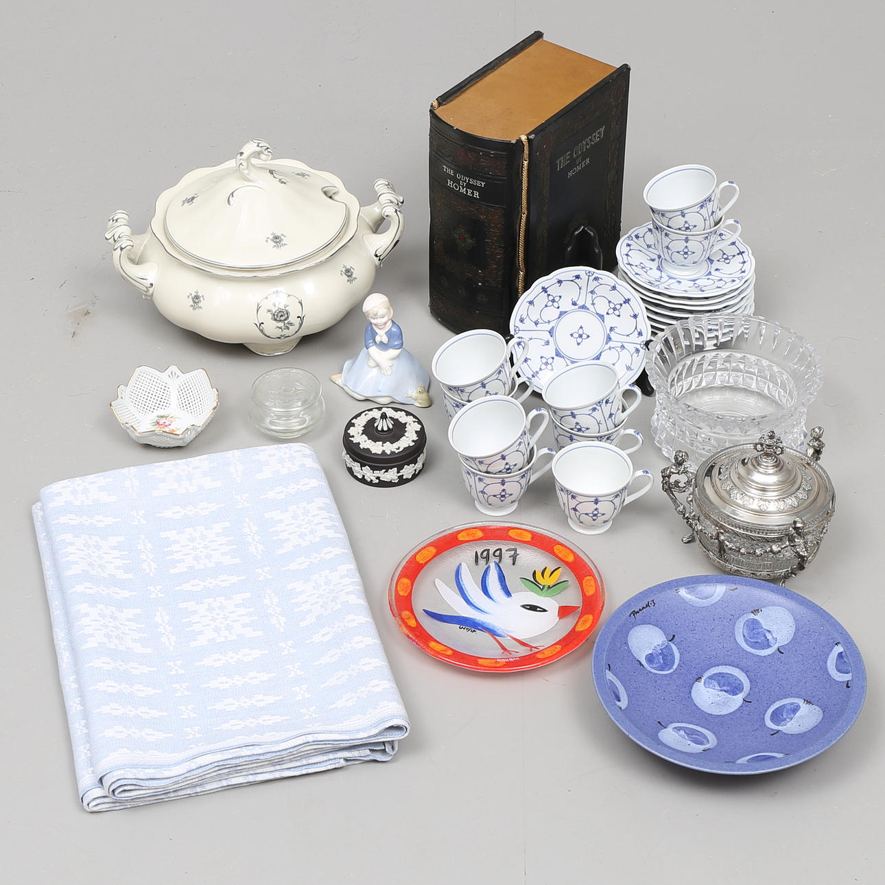 DIVERSE, 29 delar, bl.a Ulrica Hydman-Vallien, Bengt Edenfalk, Wedgwood, Klausenburg.