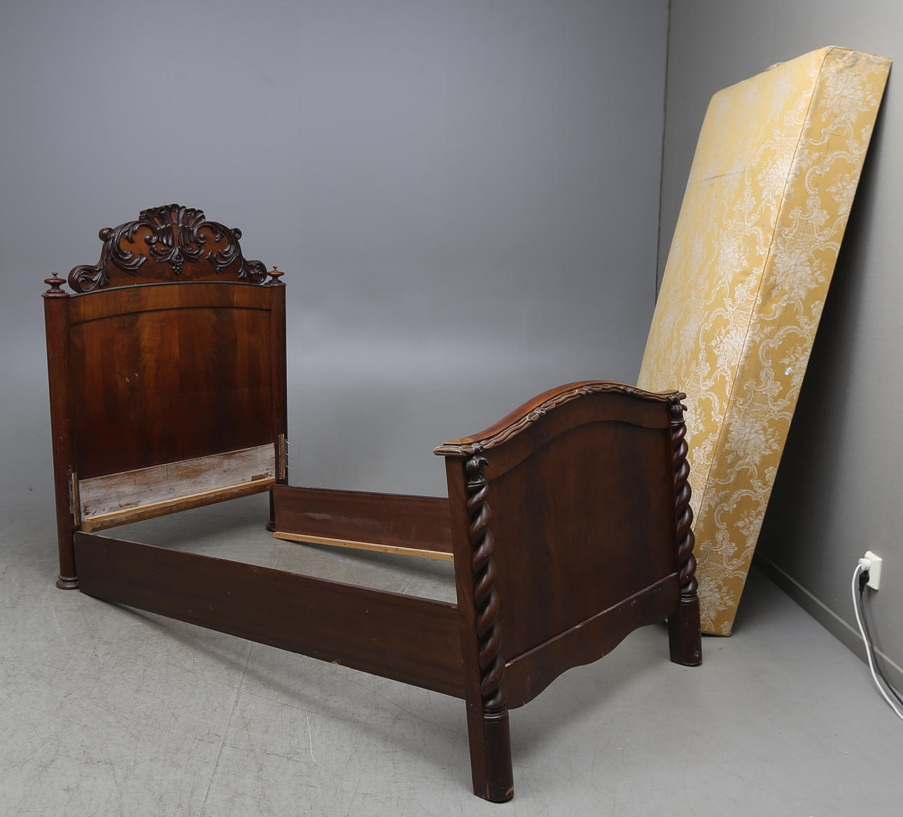 SÄNG, nyrokoko, 1800-talets andra hälft.