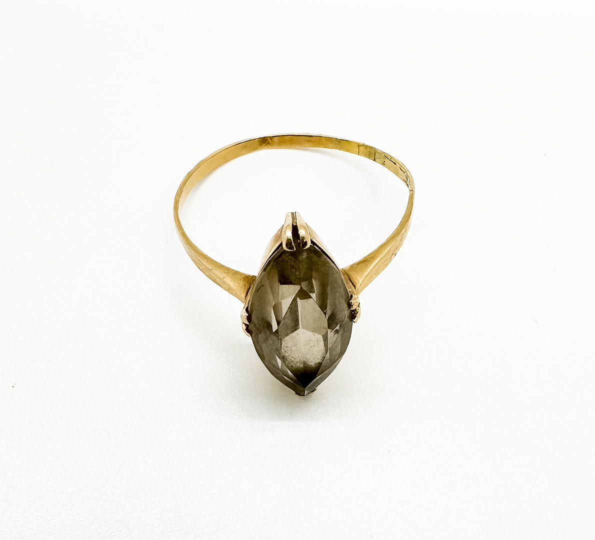 A 18k gold ring, stone, GVH, 20th century.