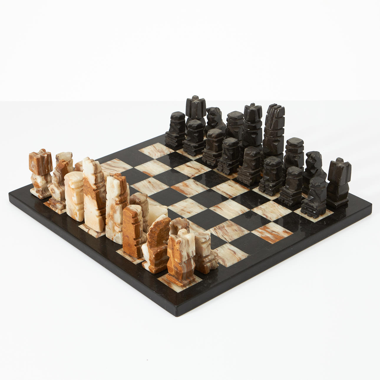 SCHACKSPEL, 1900-tal, marmor, pjäser skulpterade i sten.