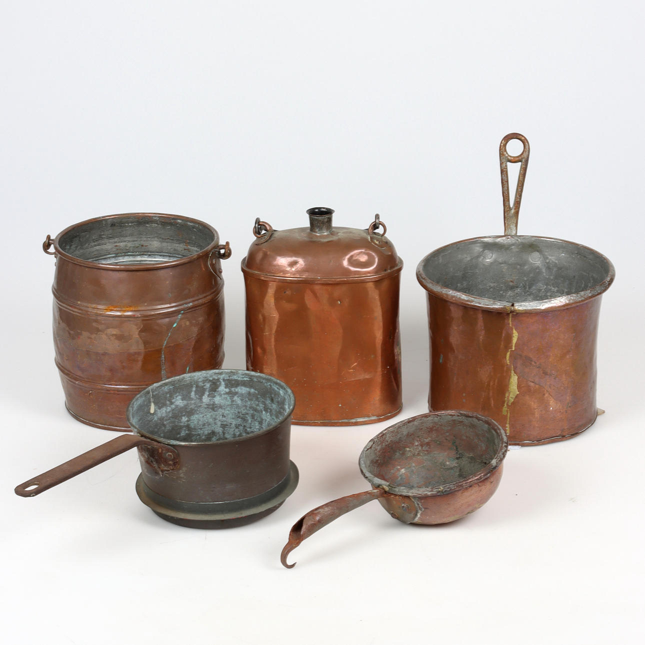 A set of five copper objects, 18th/20th century vessels and kettles ...