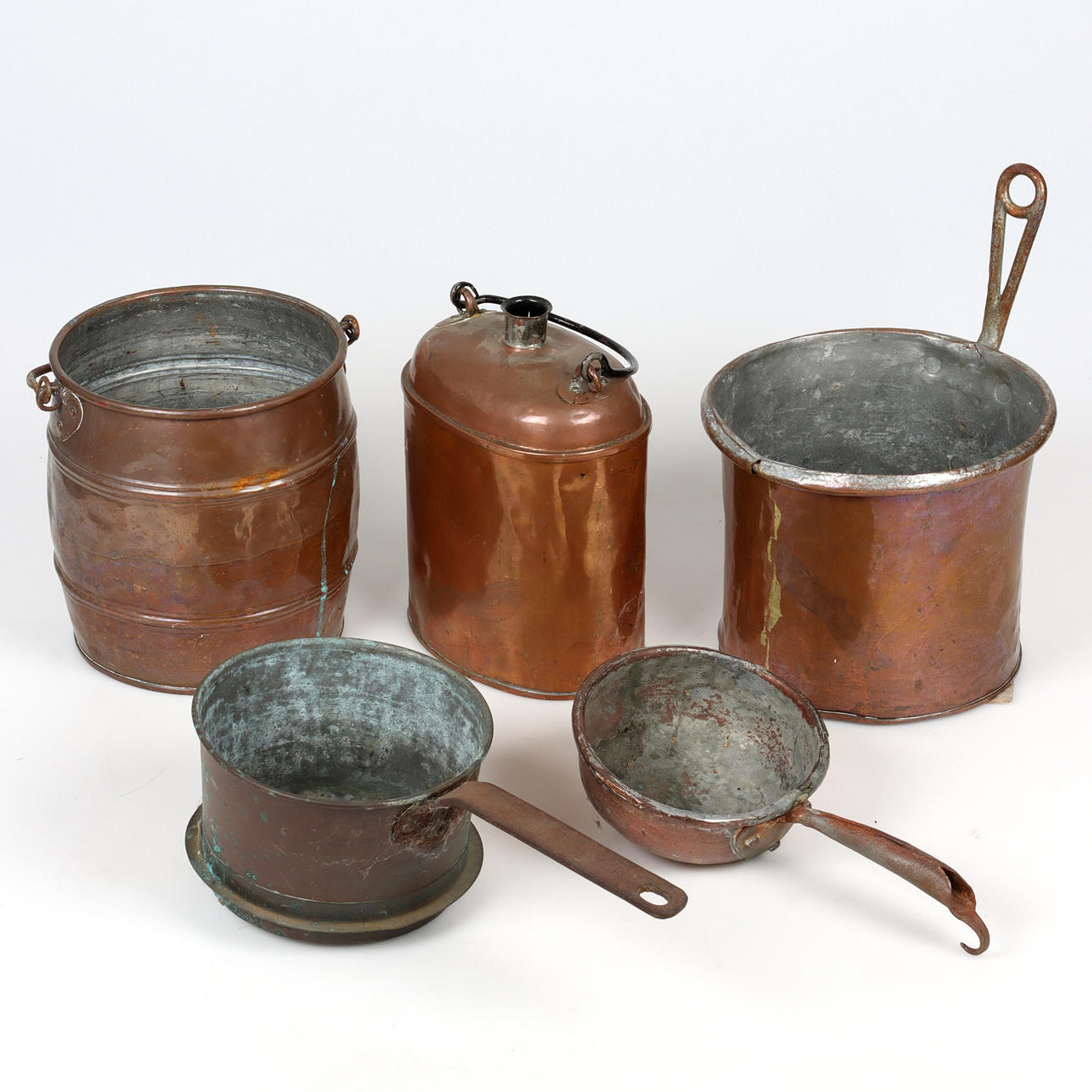 A set of five copper objects, 18th/20th century vessels and kettles ...