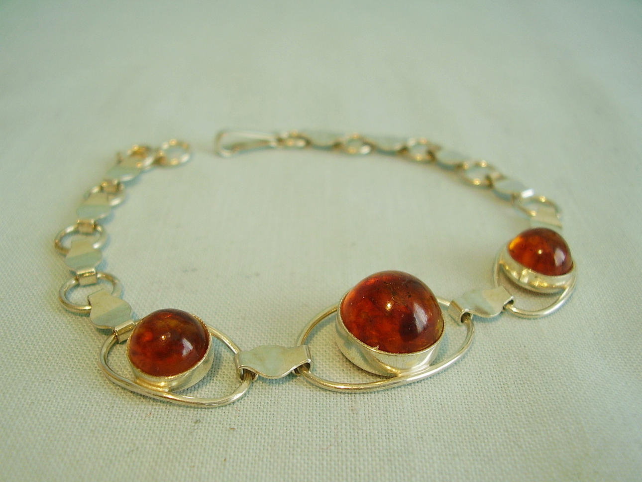 BÄRNSTEN ARMBAND SILVER 800.