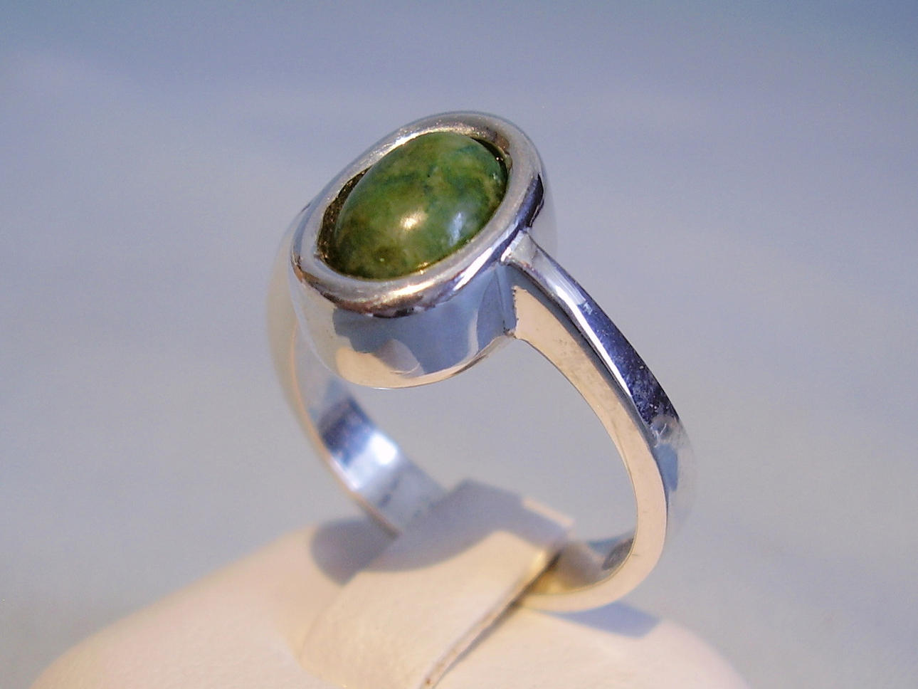Jade ring silver 925 handgjord.