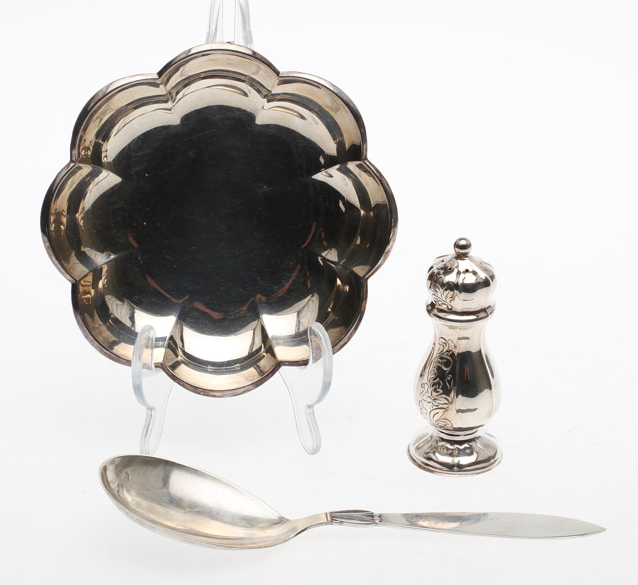 SILVERFÖREMÅL, 3 delar, vikt ca 210,8 gram.