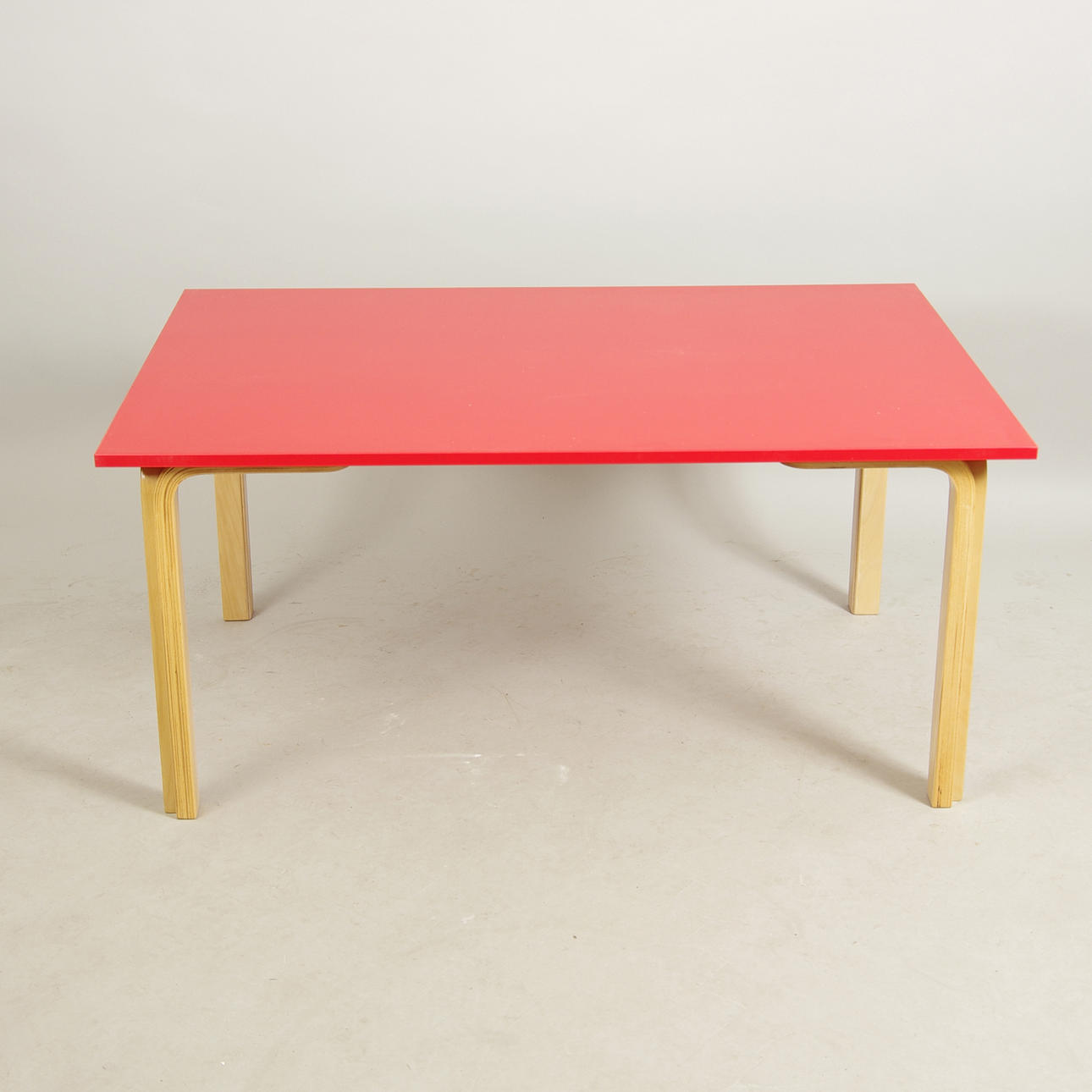 BARNBORD, 3+1 stycken med laminatskivor.