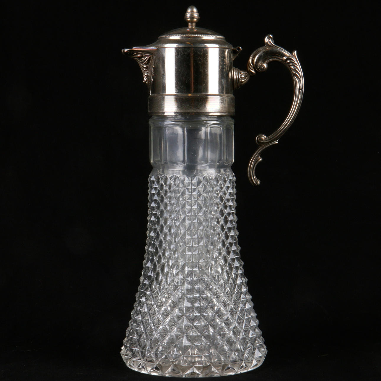 VINKANNA med insats, pressglas samt vitmetall, 1900-tal.