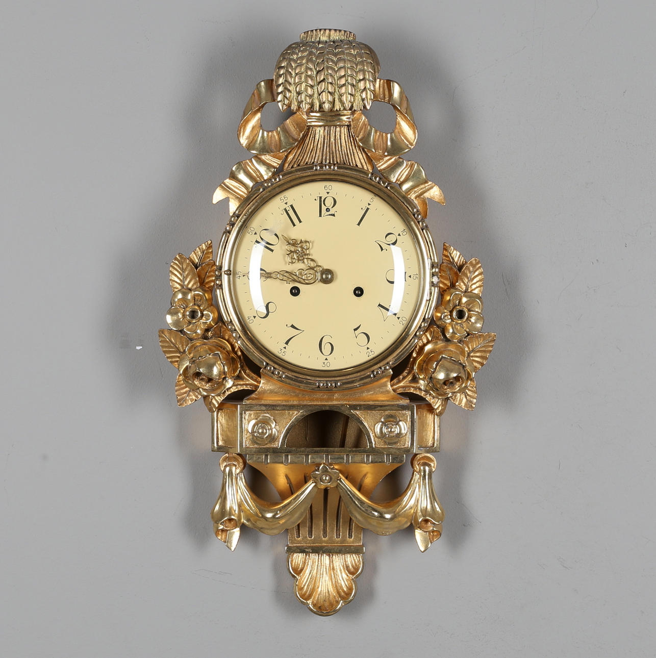 VÄGGPENDYL, rokokostil, 1900-talets mitt.