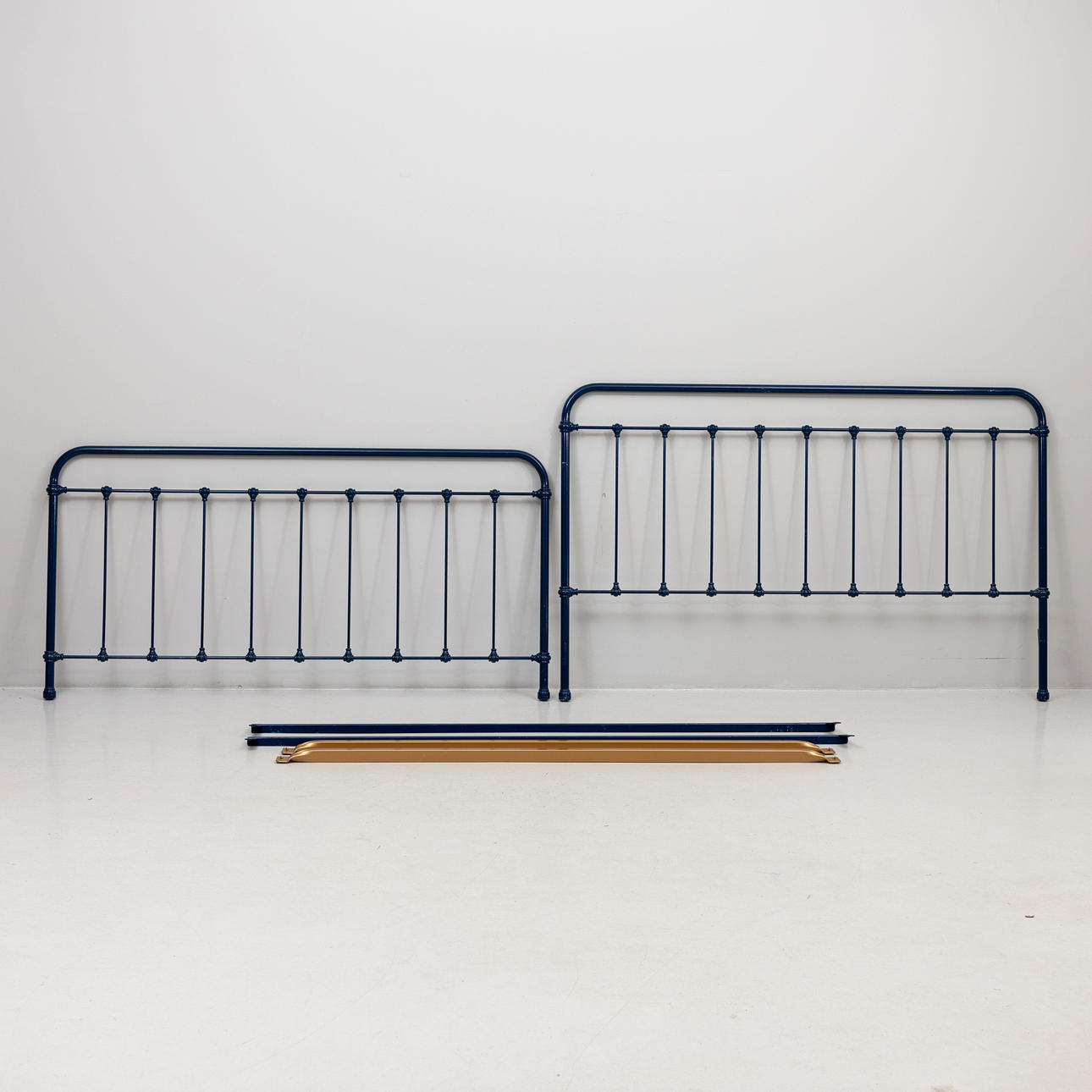 HEADBOARD, iron bed for approx. 180 x 200 cm.