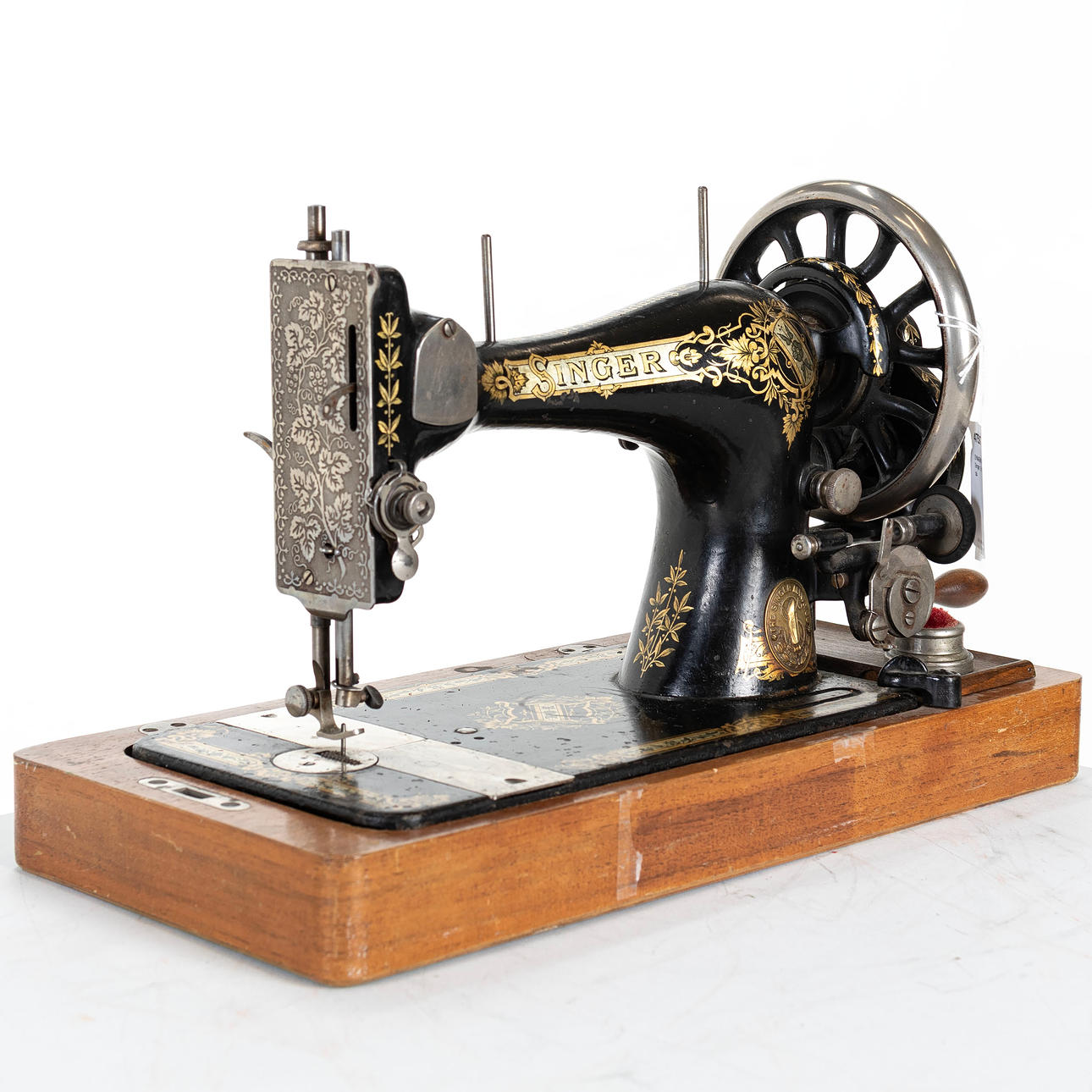A SEWING MACHINE, Singer, 18th/20th century.