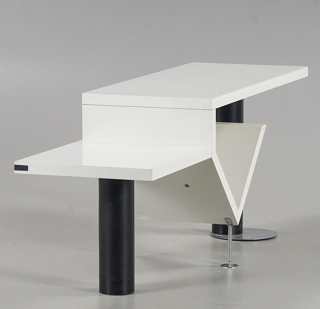 Bang & Olufsen “Attyca 2” オーディキャビネット BANG & OLUFSEN. stereo system, 10 pieces, media bench “Attyca 2
