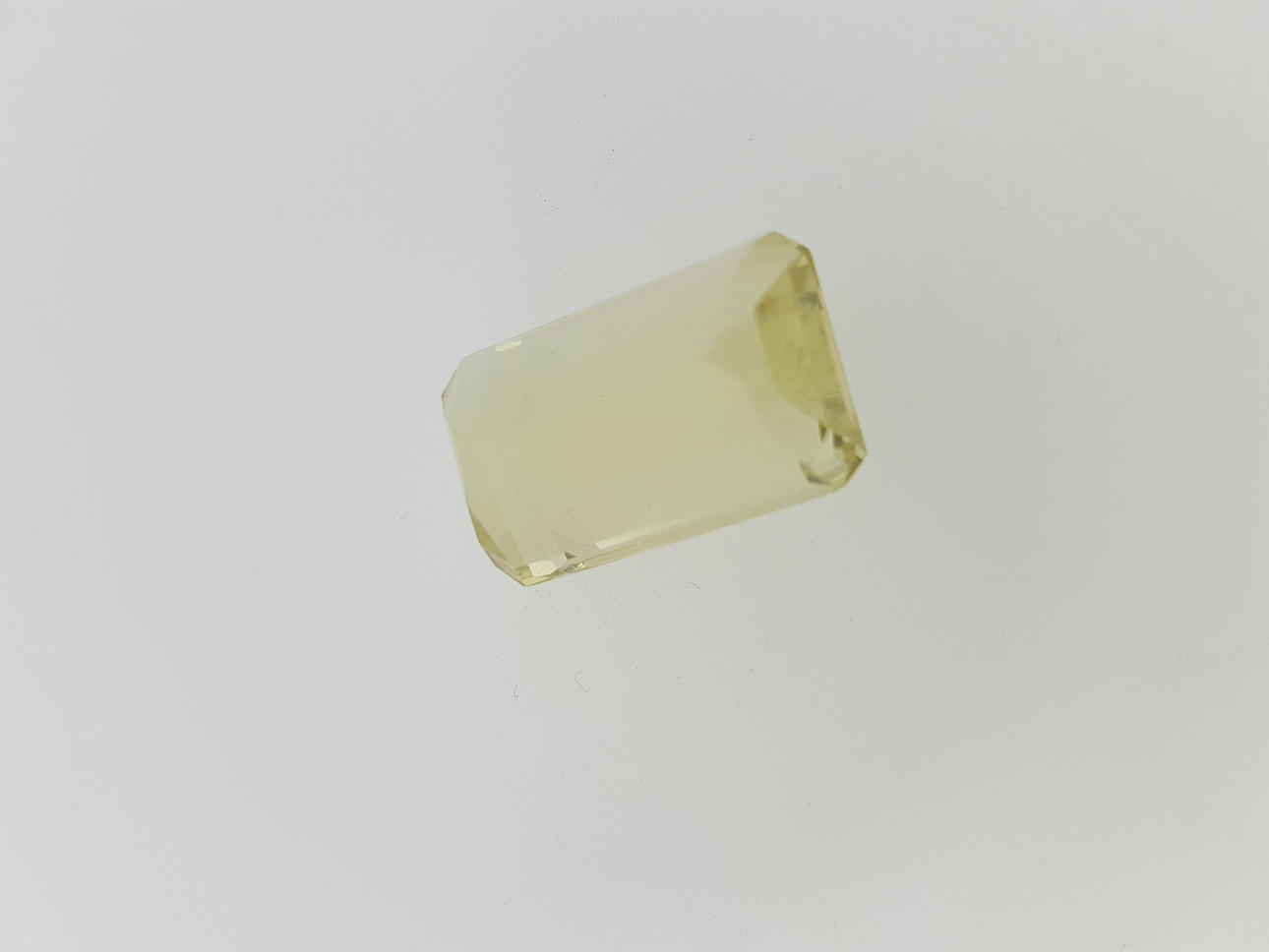 STOR SMARAGD SKUREN GRÖN STEN.