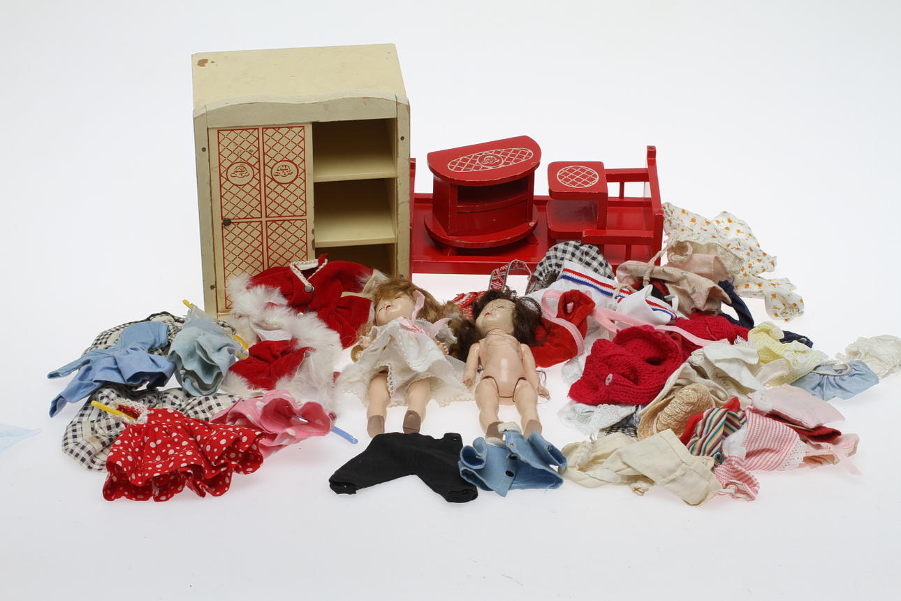 GINGERDOCKOR 2 stycken delvis originalkläder, garderob .