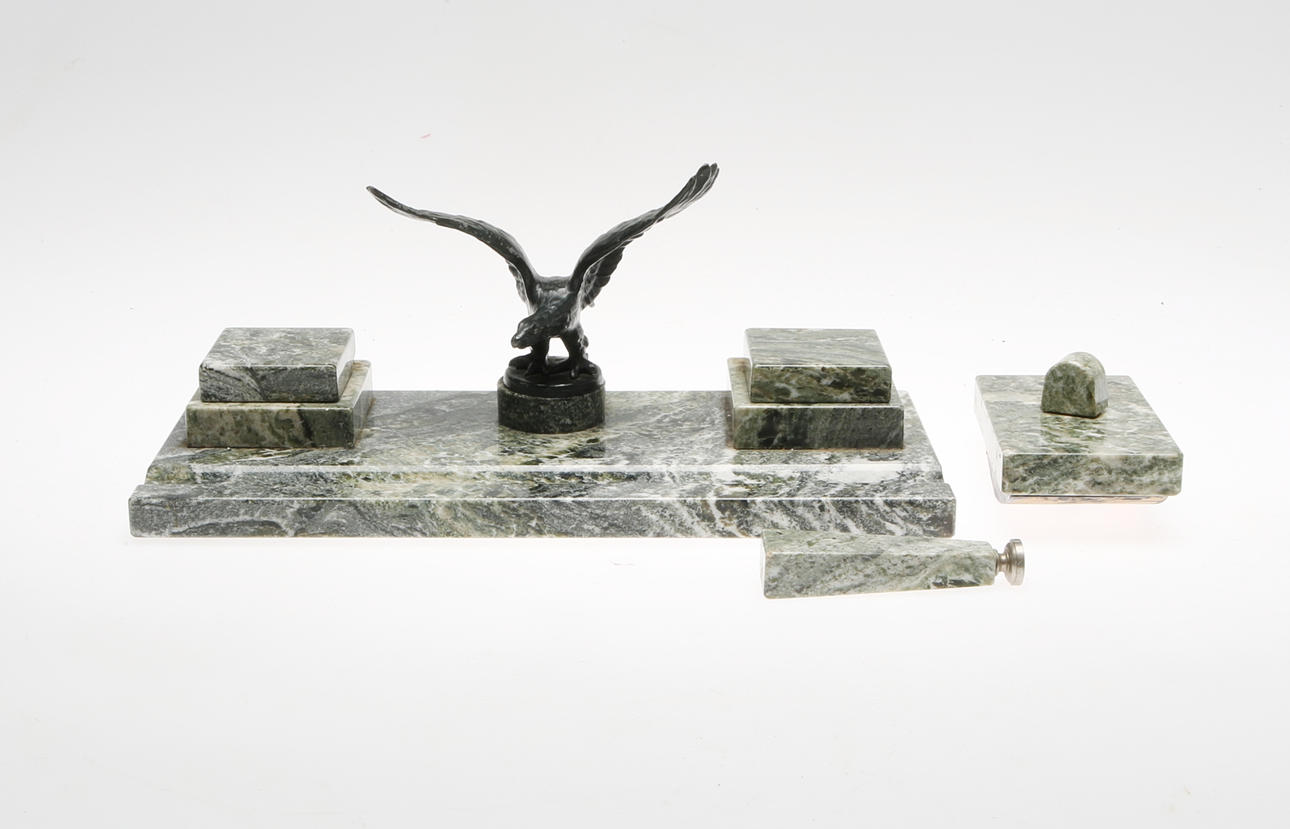 SKRIVBORDSUPPSATS, 3 delar, marmor, 1930/40-tal.