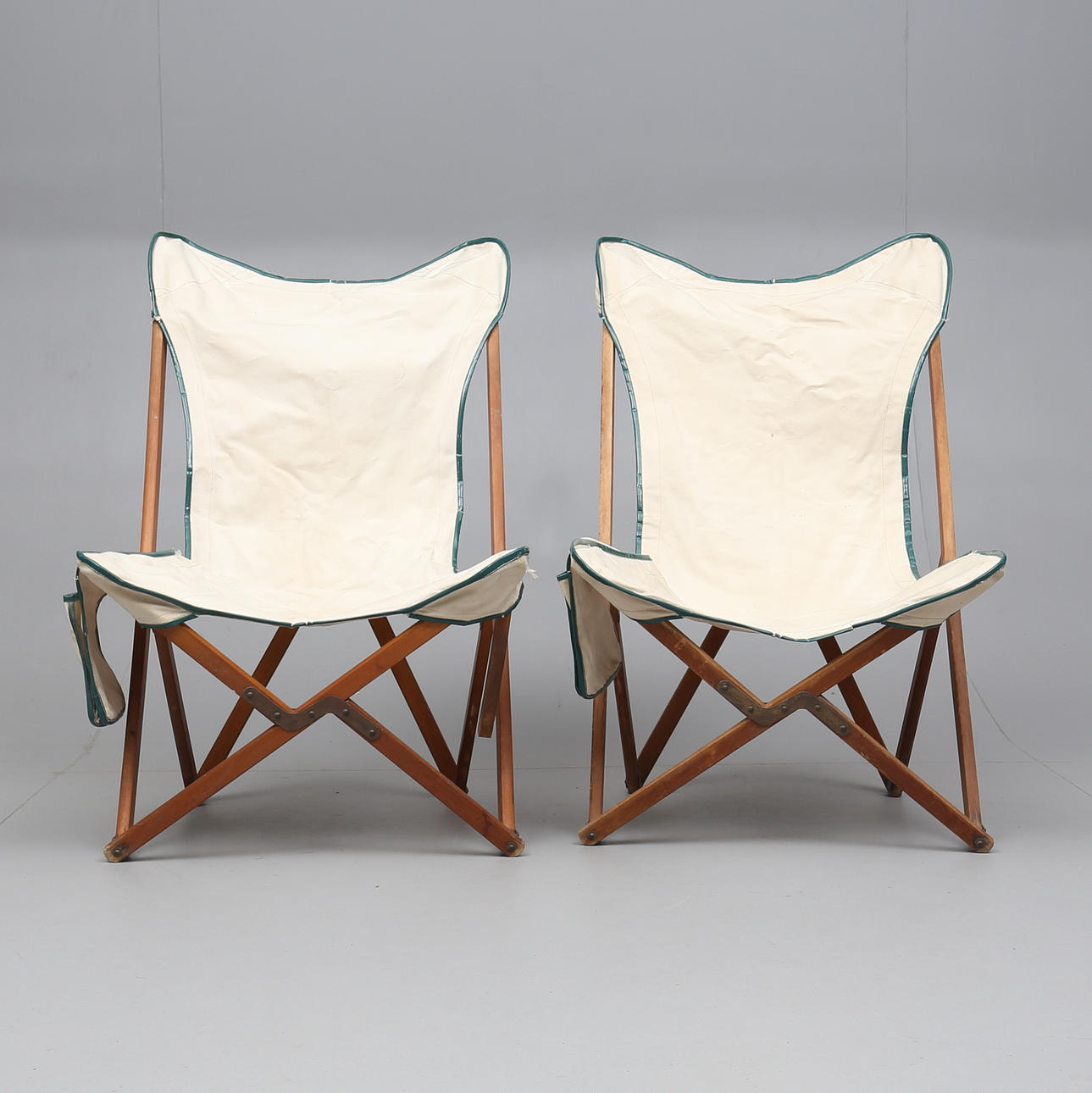 FLADDERMUSFÅTÖLJER, 2 st, Slica, Recco, 1900-tal.