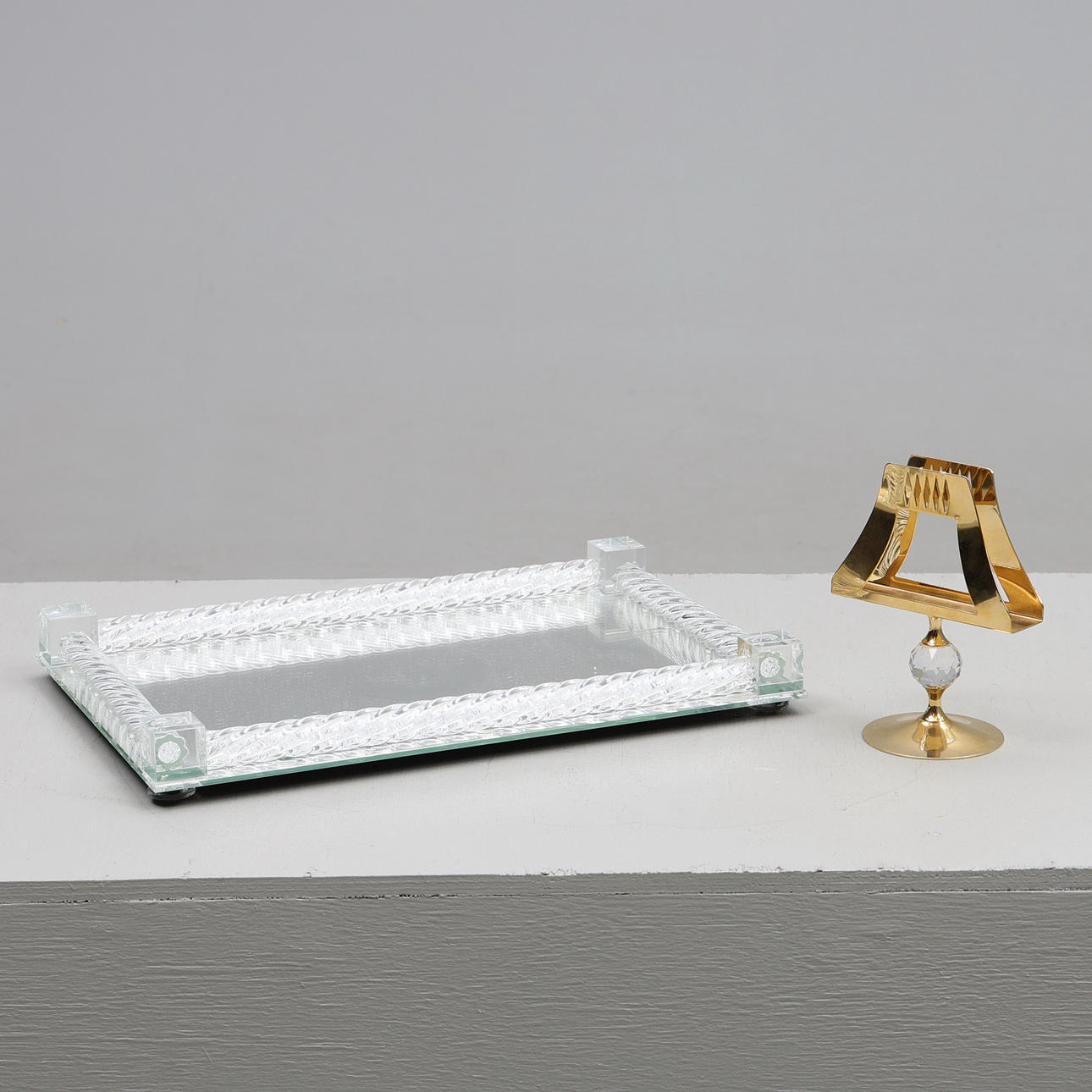 BANDEJA DE CRISTAL/ESPEJO, + servilletero.