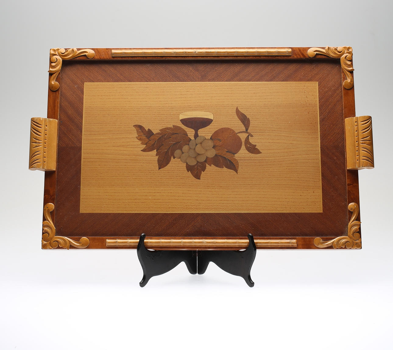 BRICKA, med intarsia, 1900-talets mitt.