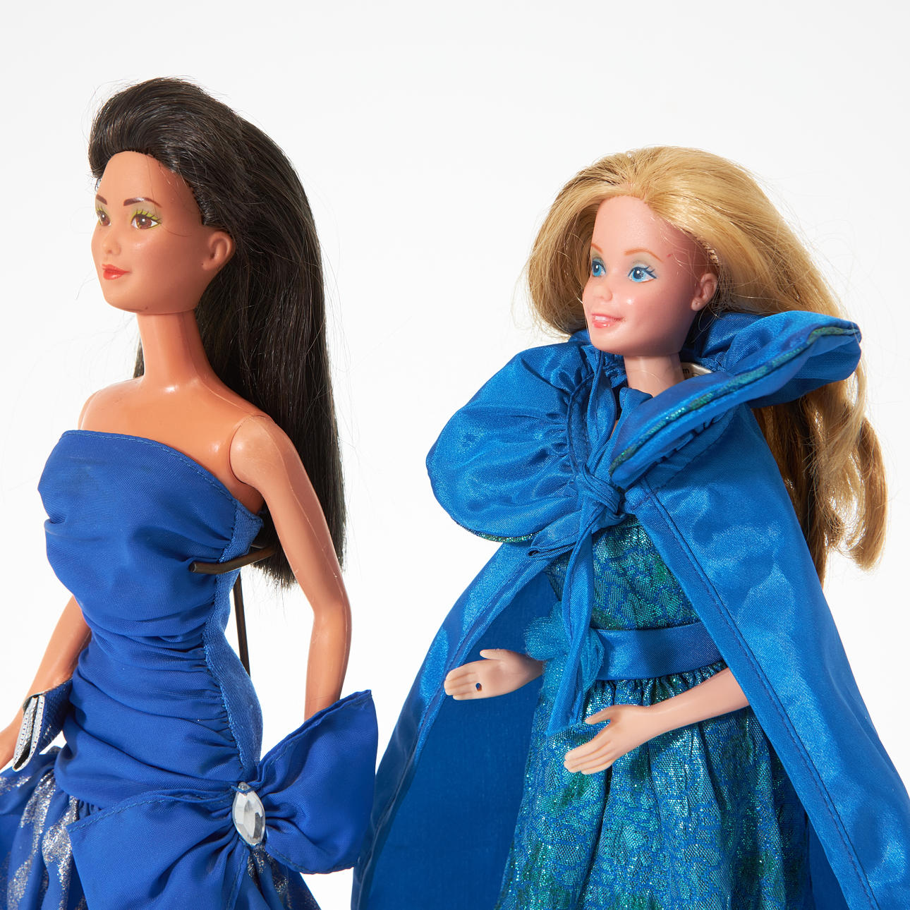 BARBIE & KIRA, (2), In Outfits Oscar de la Renta Fashion Collection, Blue  Dresses, (1980s/1990:s), Mattel. Toys - Dolls & Teddybears - Auctionet