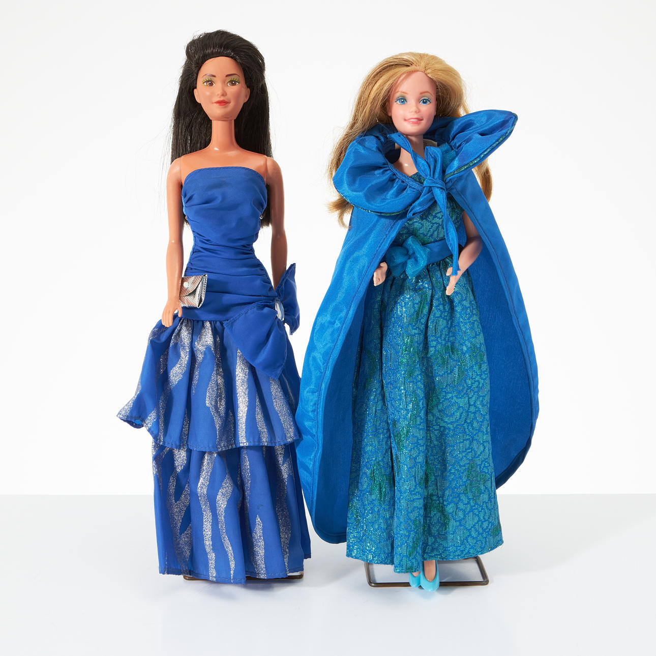 BARBIE & KIRA, (2), In Outfits Oscar de la Renta Fashion Collection, Blue  Dresses, (1980s/1990:s), Mattel. Toys - Dolls & Teddybears - Auctionet